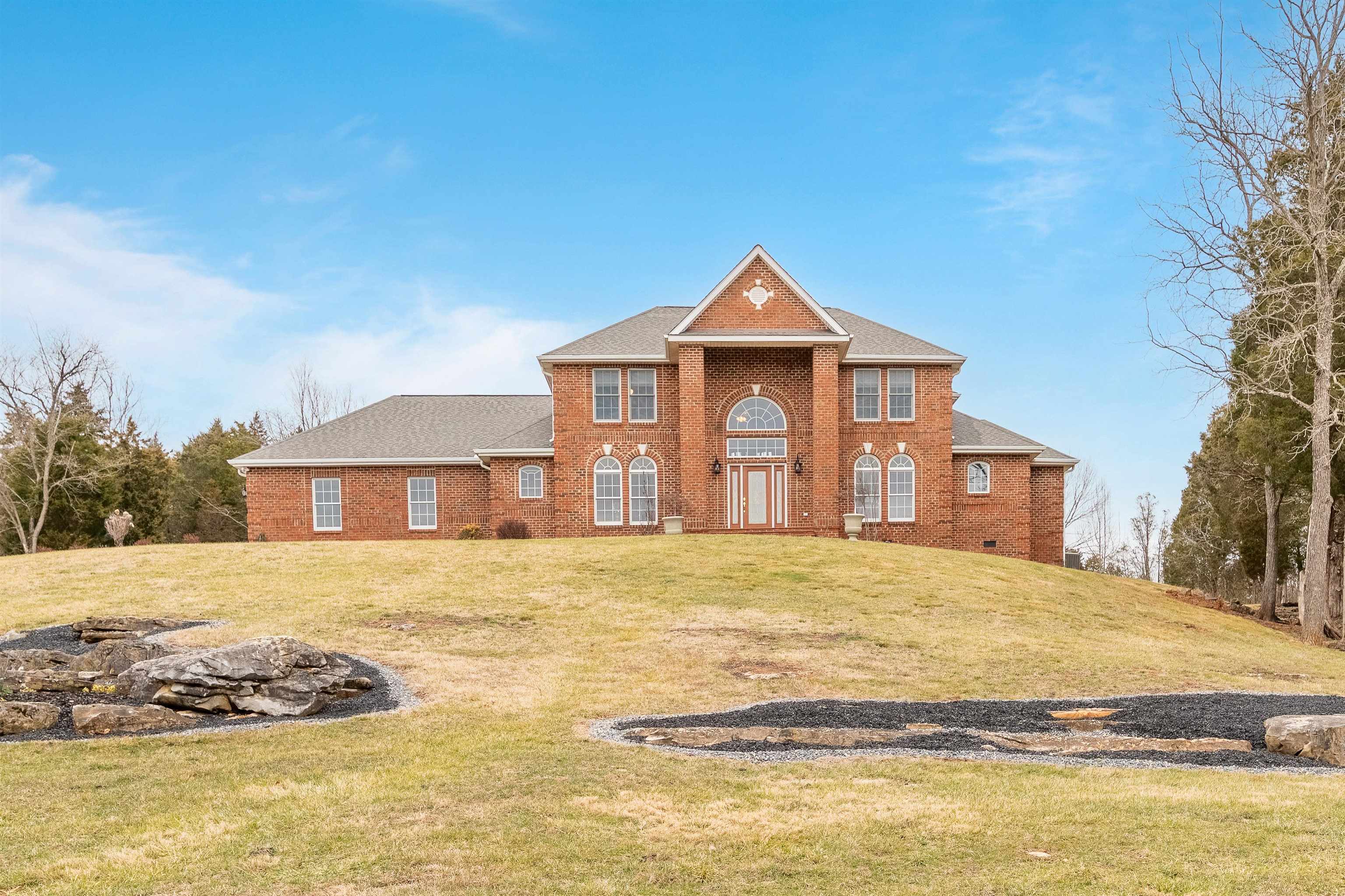 Pearisburg, Virginia 24134, United States, 4 Bedrooms Bedrooms, ,4 BathroomsBathrooms,Residential,Active,66961