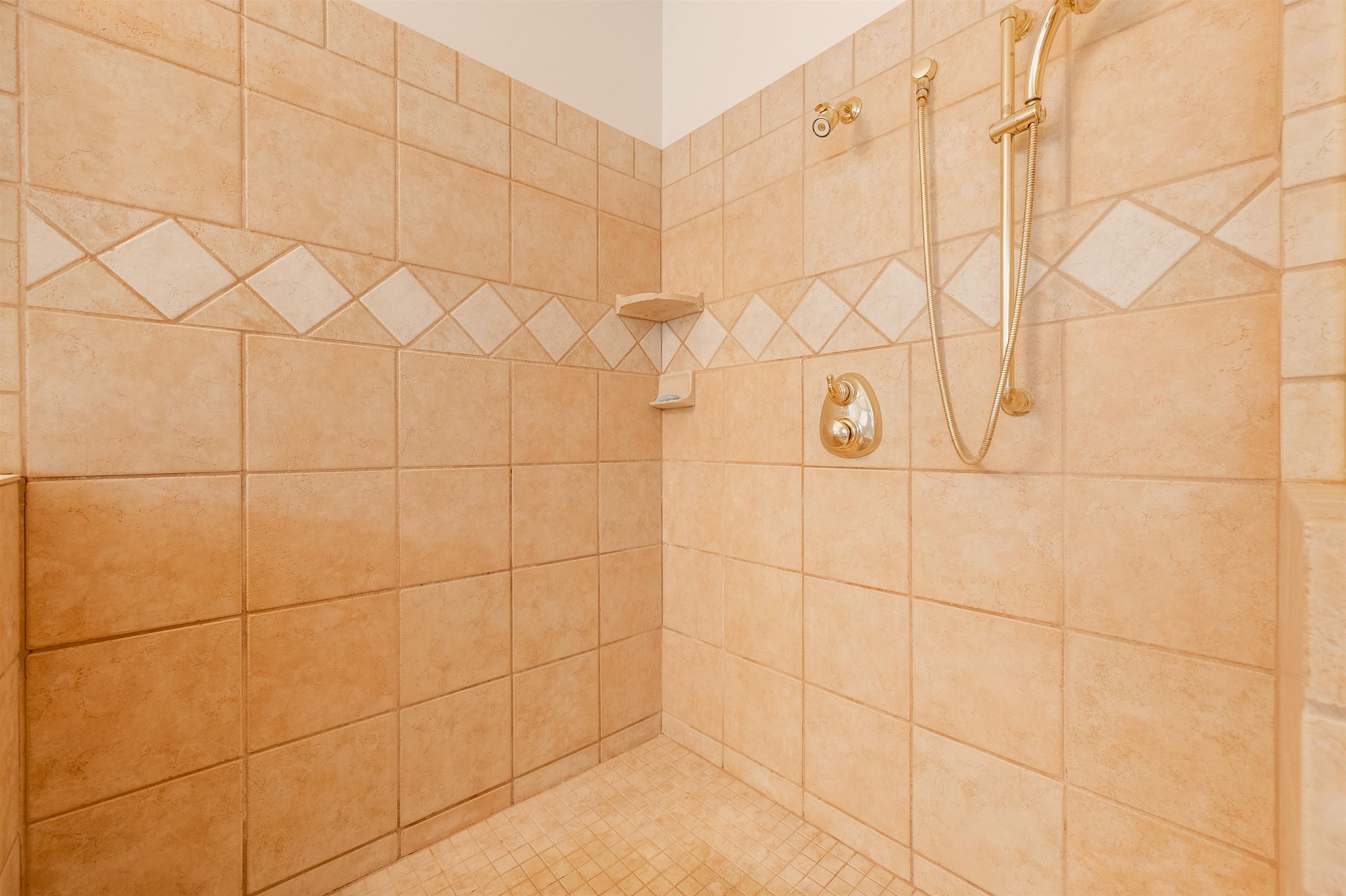 Pearisburg, Virginia 24134, United States, 4 Bedrooms Bedrooms, ,4 BathroomsBathrooms,Residential,Active,66961