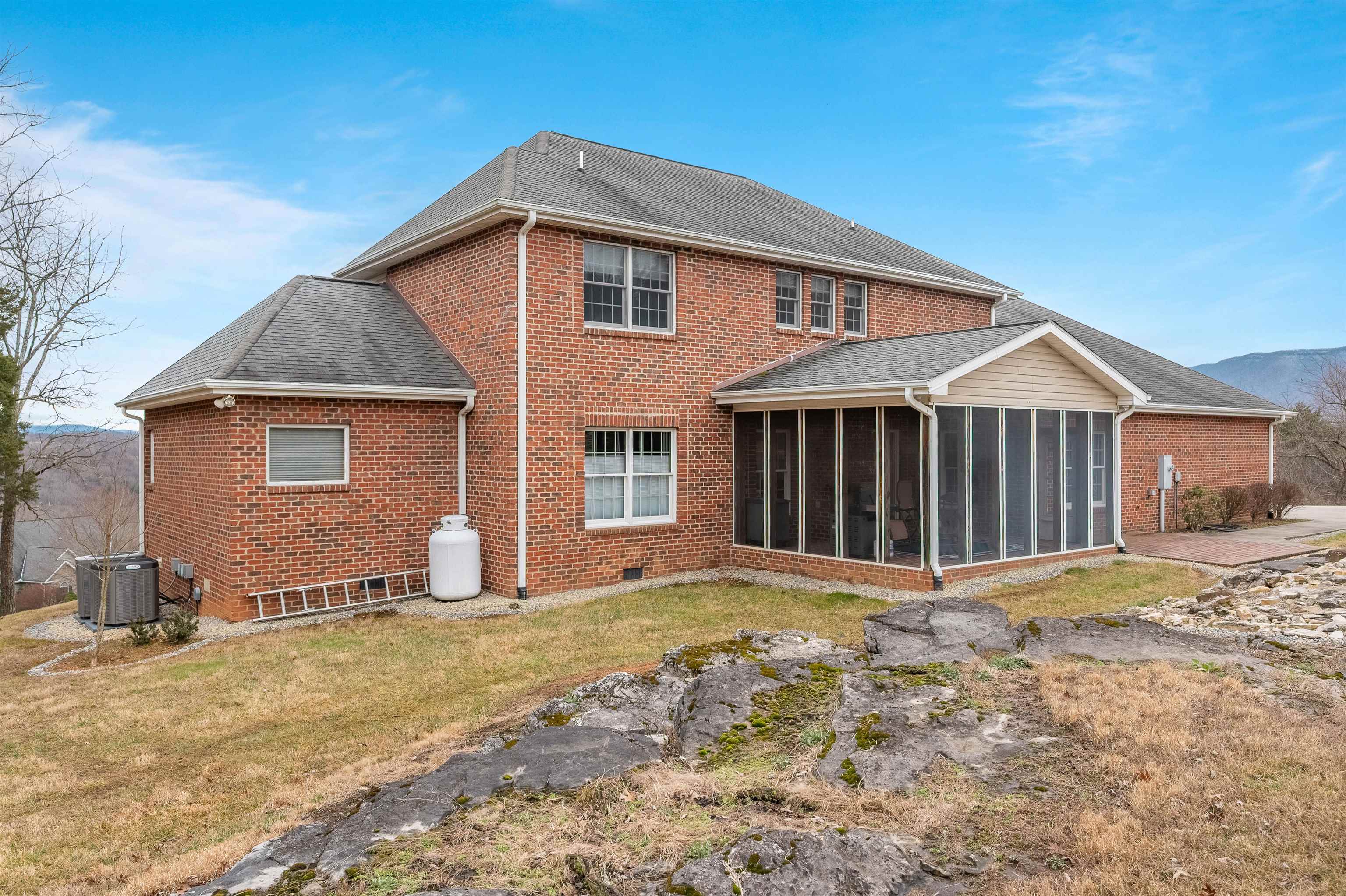 Pearisburg, Virginia 24134, United States, 4 Bedrooms Bedrooms, ,4 BathroomsBathrooms,Residential,Active,66961