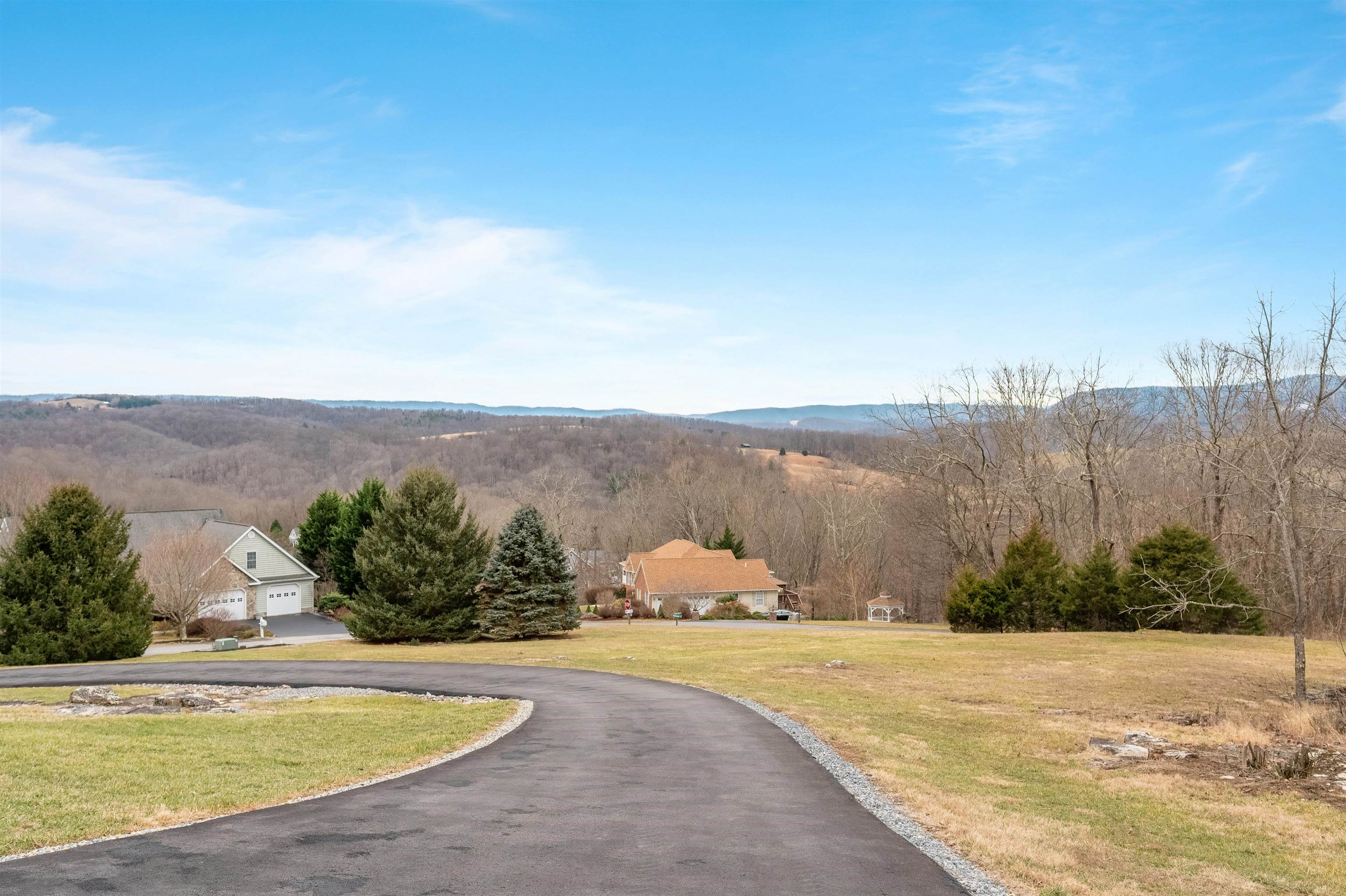 Pearisburg, Virginia 24134, United States, 4 Bedrooms Bedrooms, ,4 BathroomsBathrooms,Residential,Active,66961