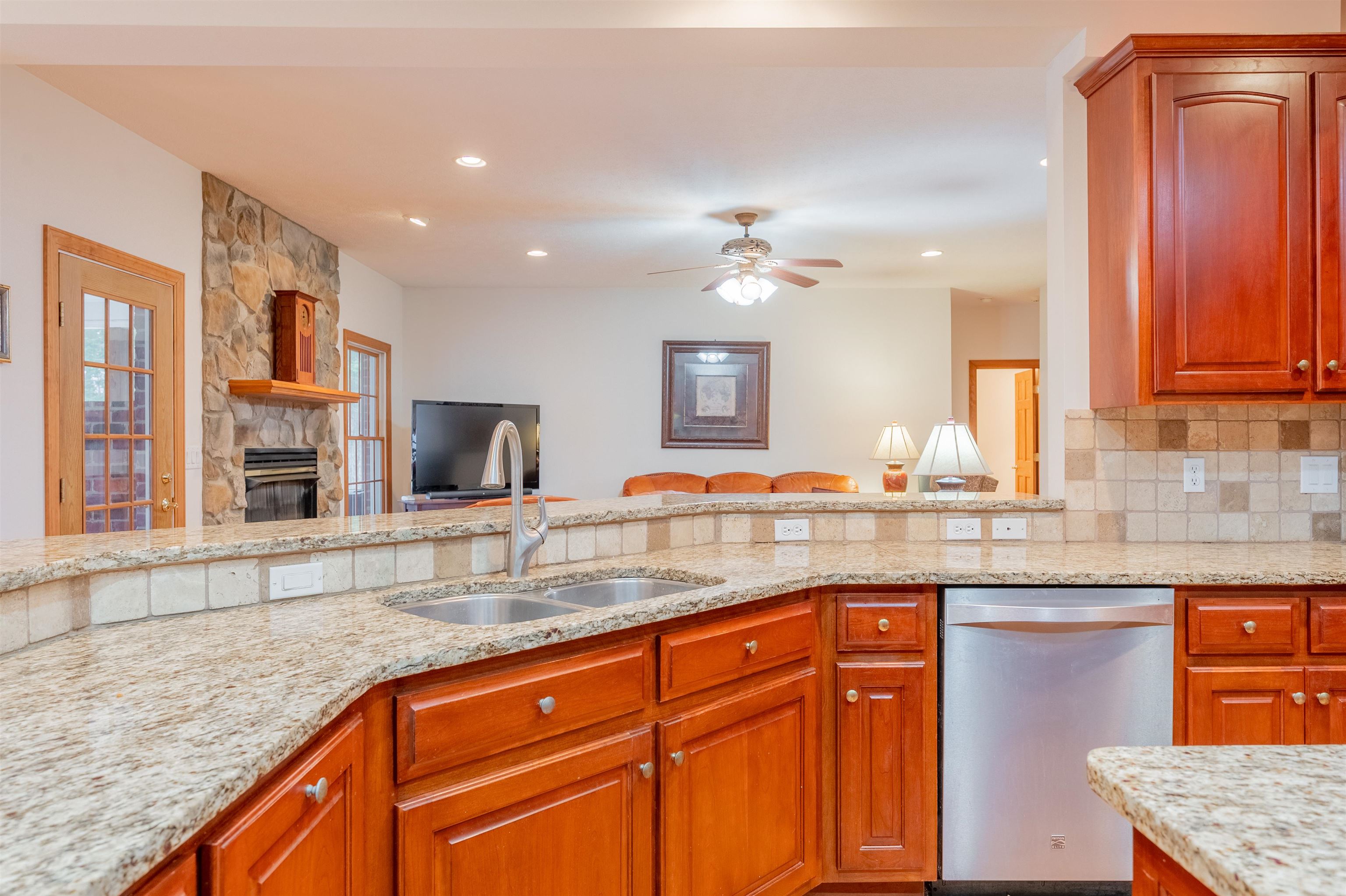 Pearisburg, Virginia 24134, United States, 4 Bedrooms Bedrooms, ,4 BathroomsBathrooms,Residential,Active,66961