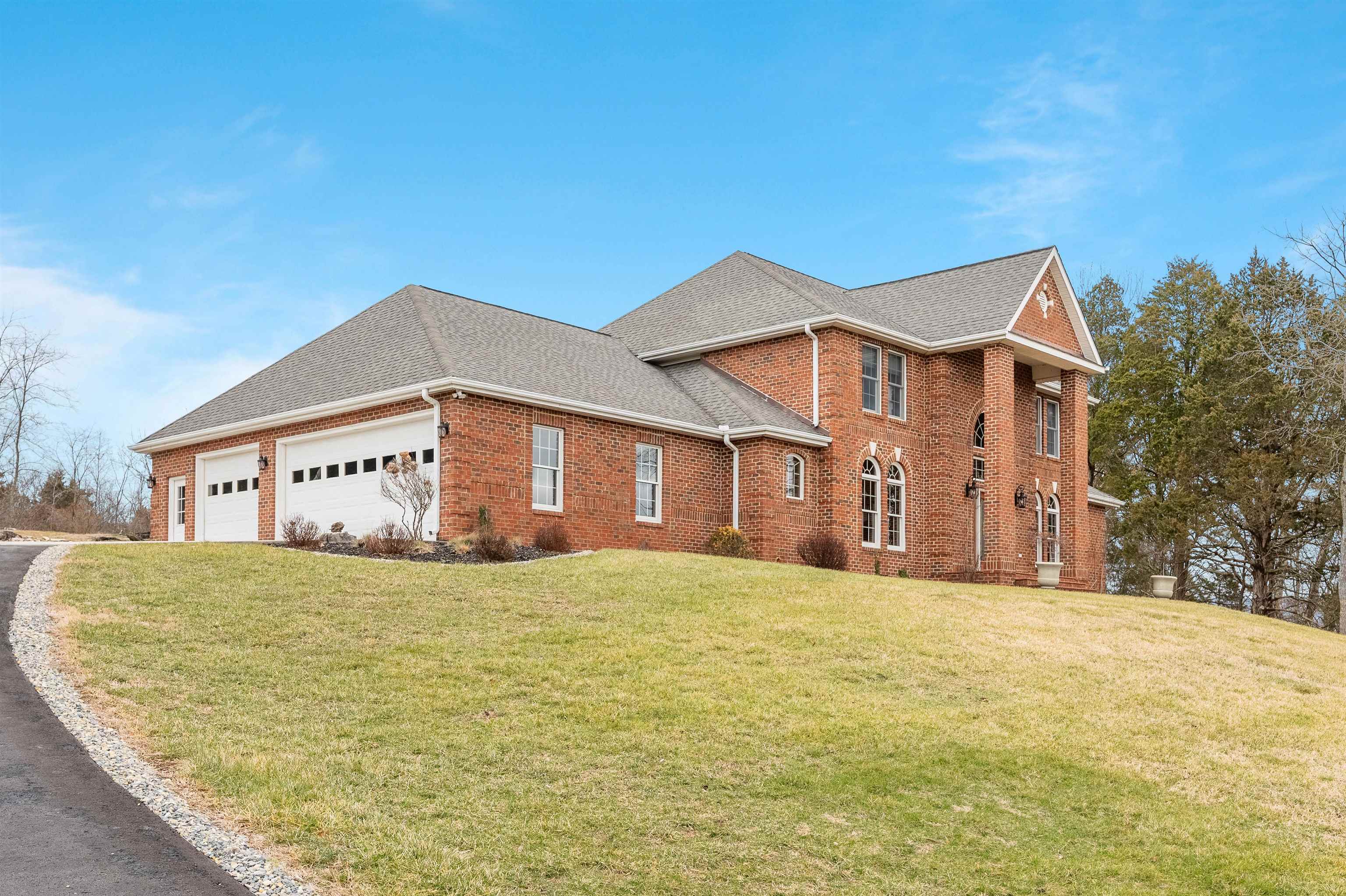 Pearisburg, Virginia 24134, United States, 4 Bedrooms Bedrooms, ,4 BathroomsBathrooms,Residential,Active,66961