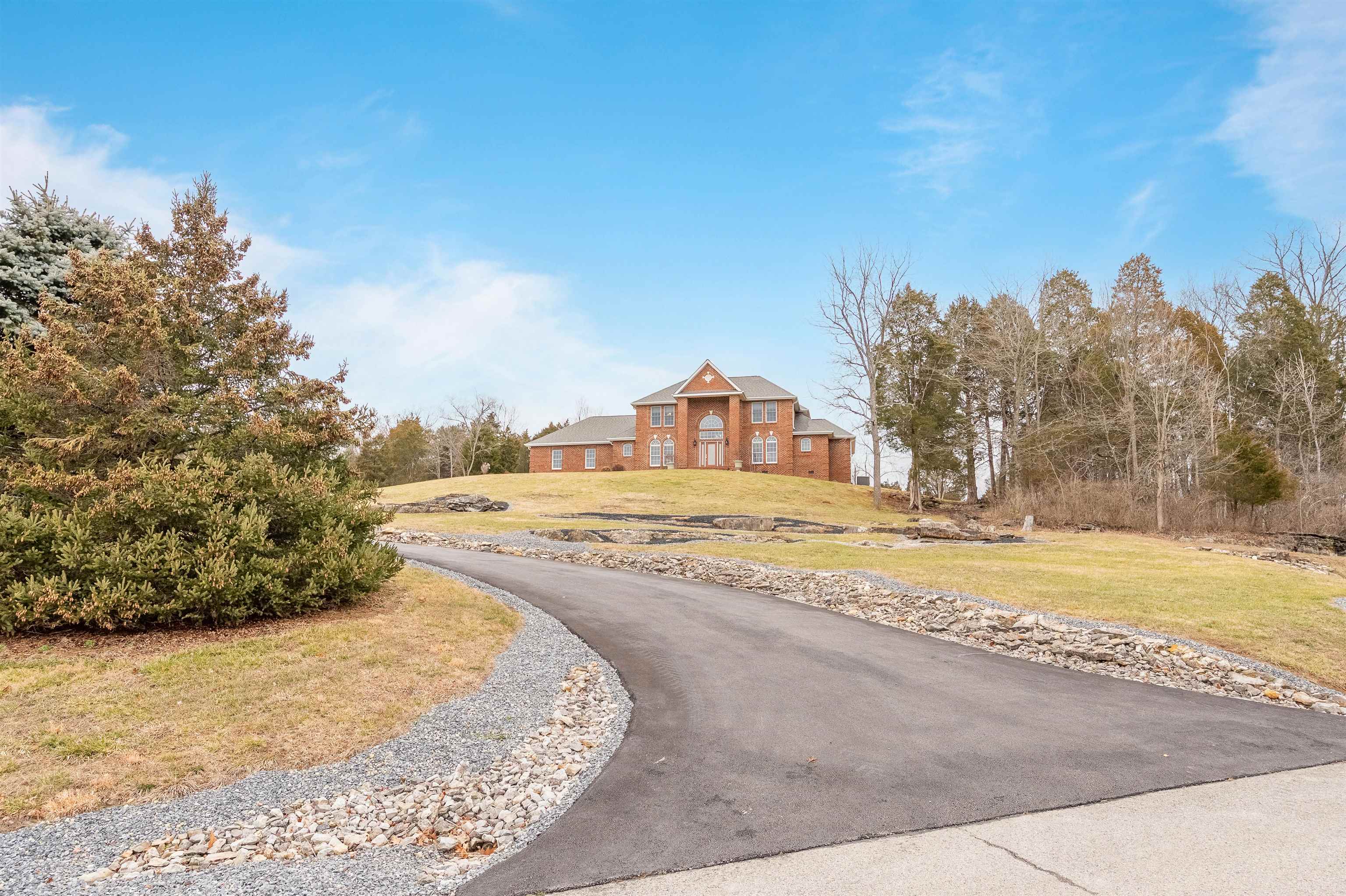 Pearisburg, Virginia 24134, United States, 4 Bedrooms Bedrooms, ,4 BathroomsBathrooms,Residential,Active,66961