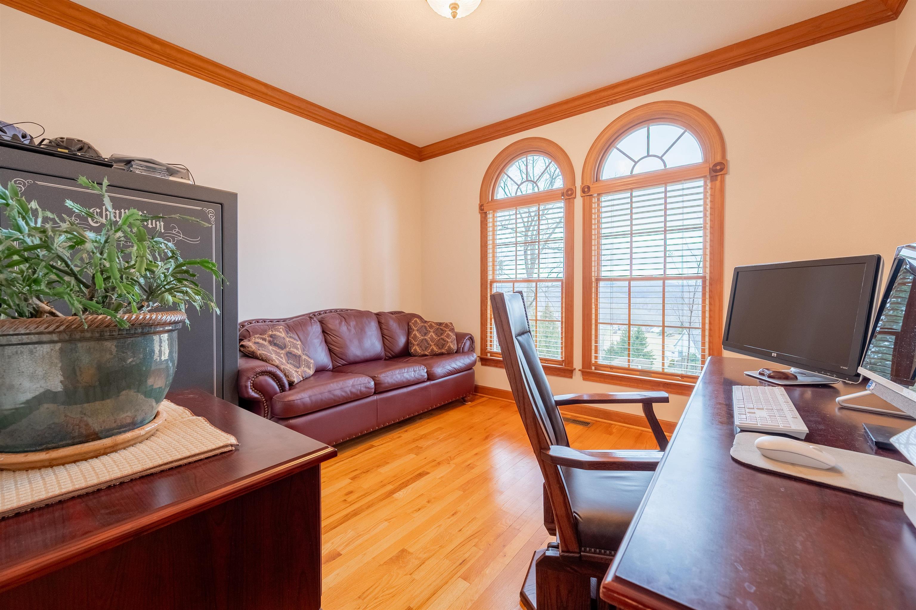 Pearisburg, Virginia 24134, United States, 4 Bedrooms Bedrooms, ,4 BathroomsBathrooms,Residential,Active,66961