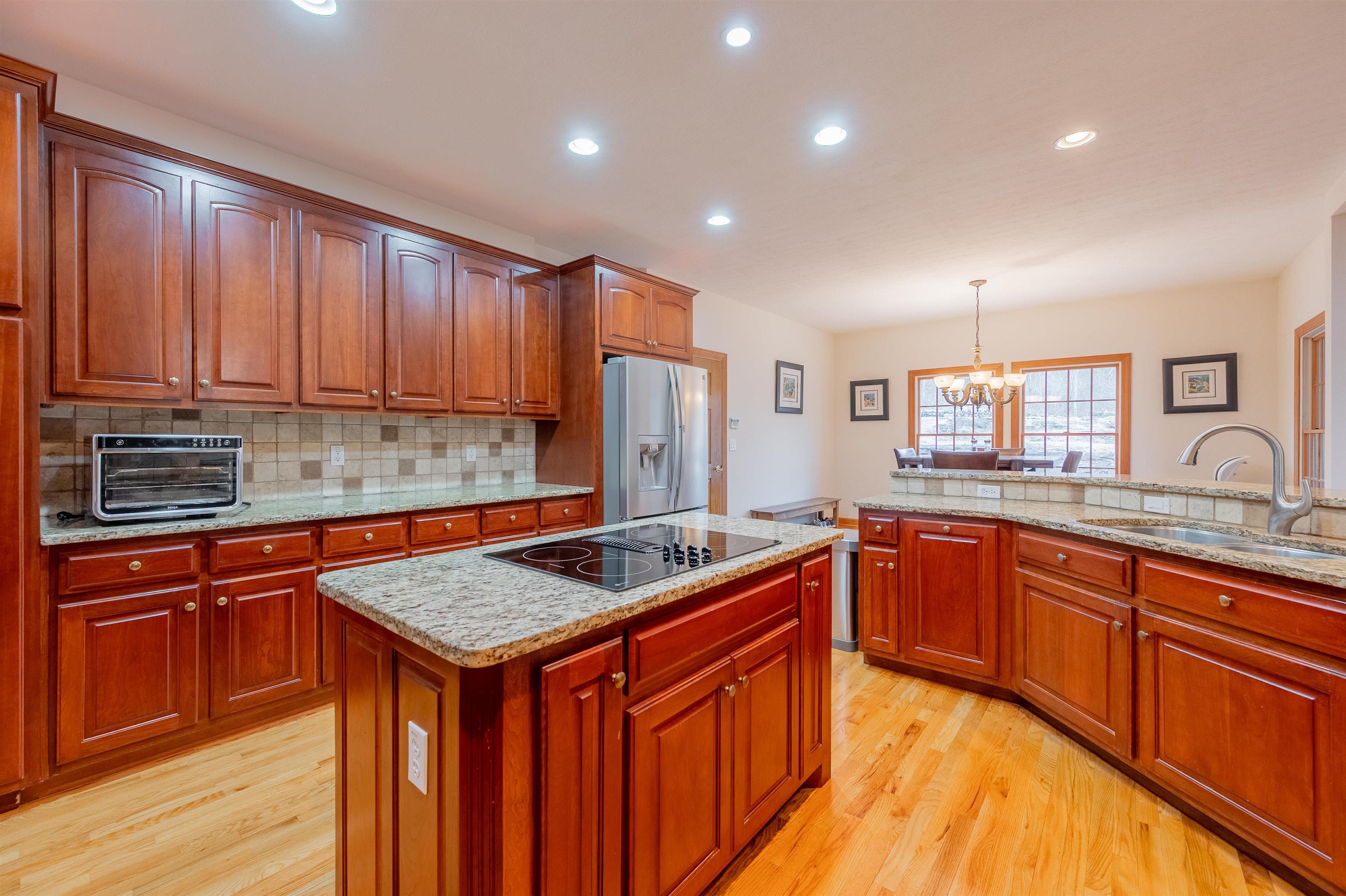 Pearisburg, Virginia 24134, United States, 4 Bedrooms Bedrooms, ,4 BathroomsBathrooms,Residential,Active,66961