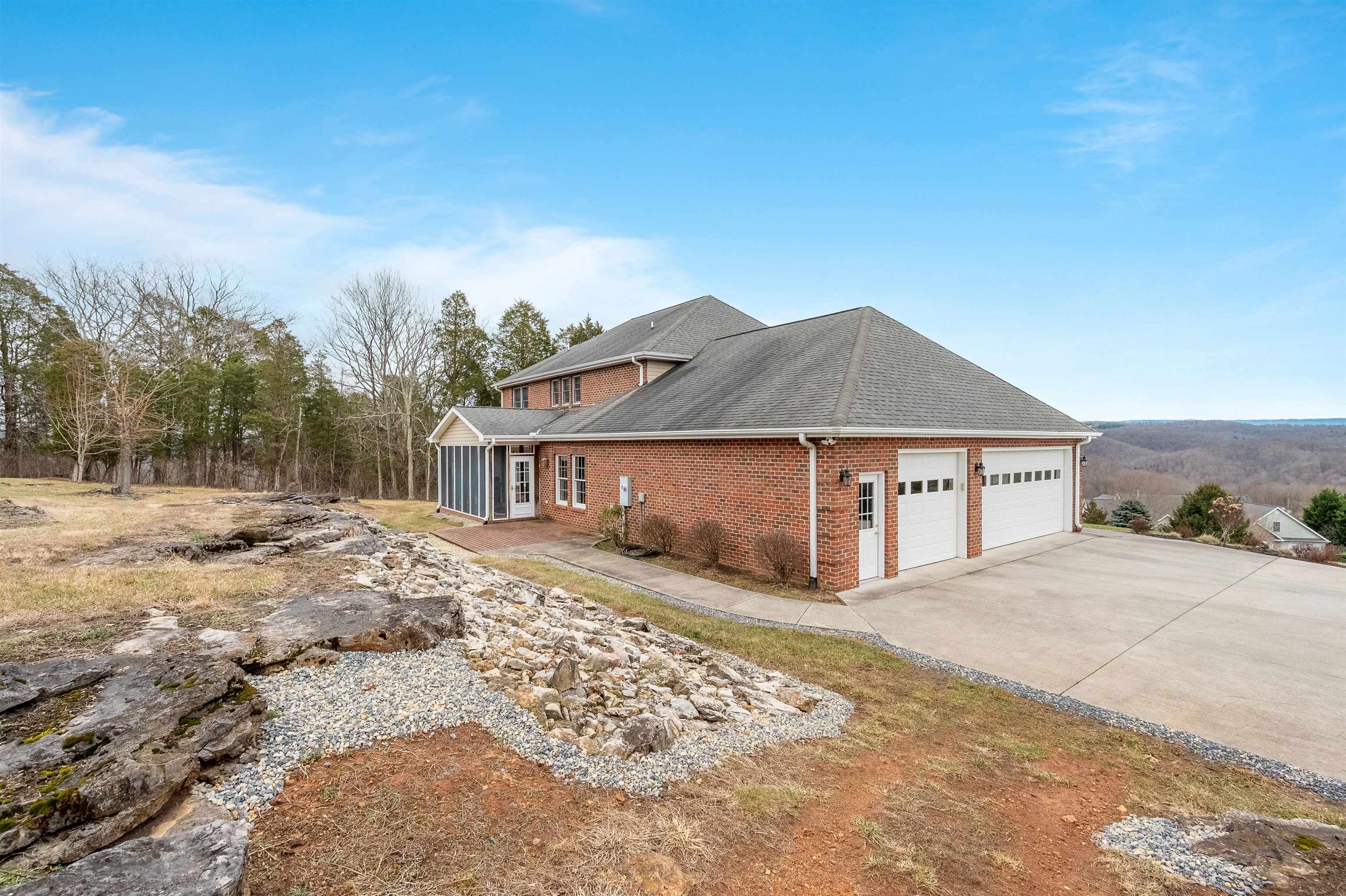 Pearisburg, Virginia 24134, United States, 4 Bedrooms Bedrooms, ,4 BathroomsBathrooms,Residential,Active,66961