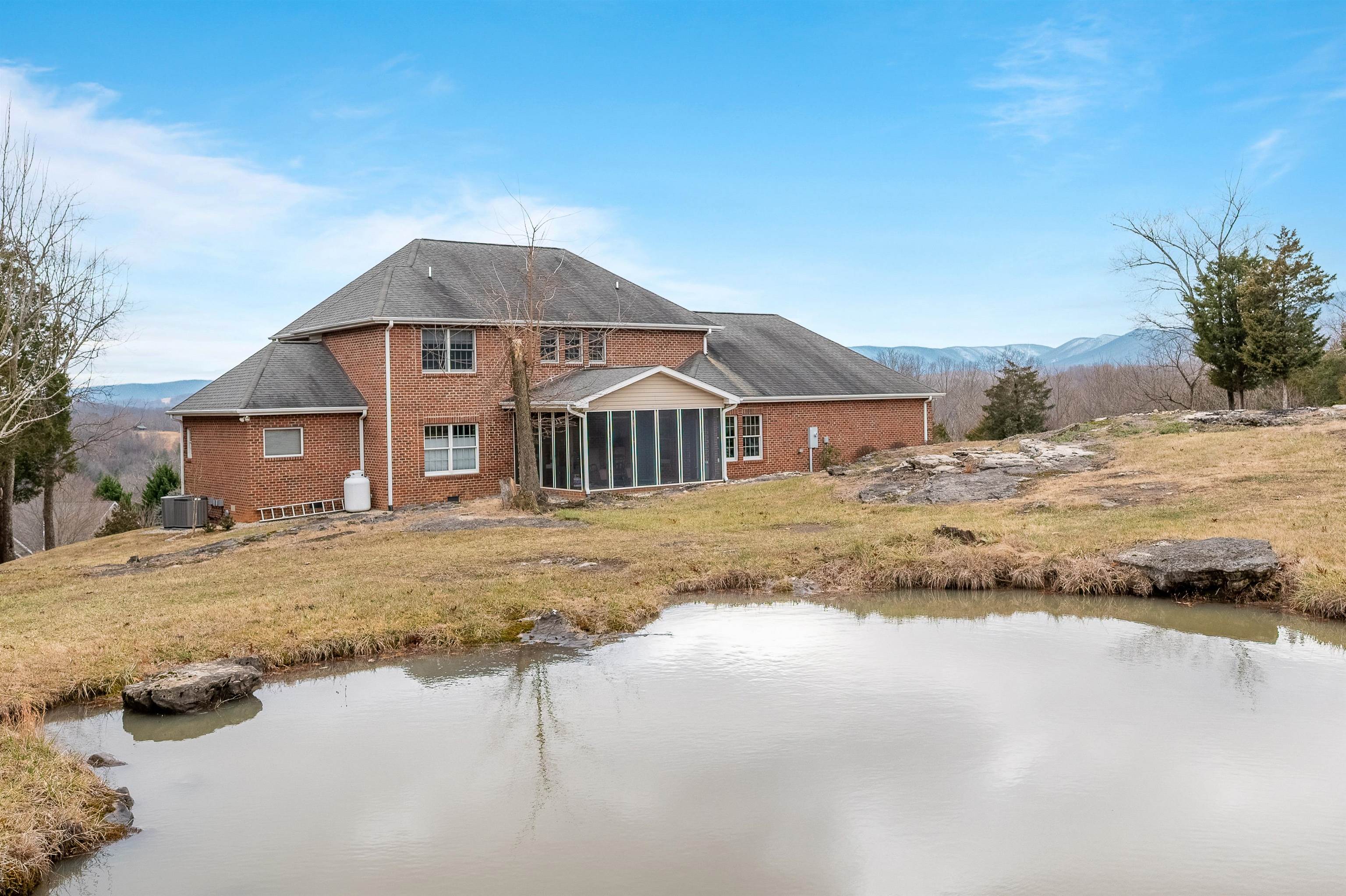 Pearisburg, Virginia 24134, United States, 4 Bedrooms Bedrooms, ,4 BathroomsBathrooms,Residential,Active,66961