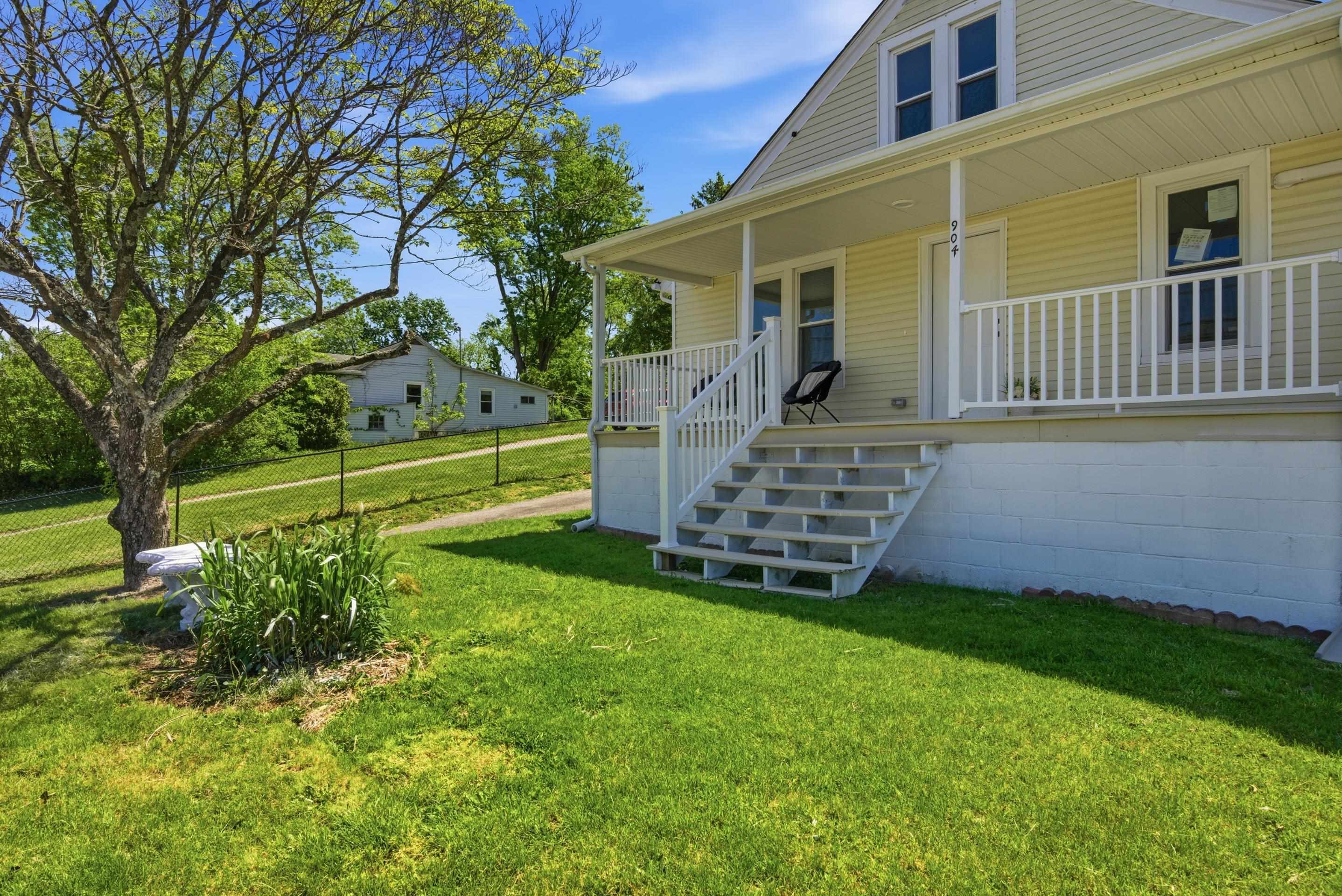 904 GILES Road