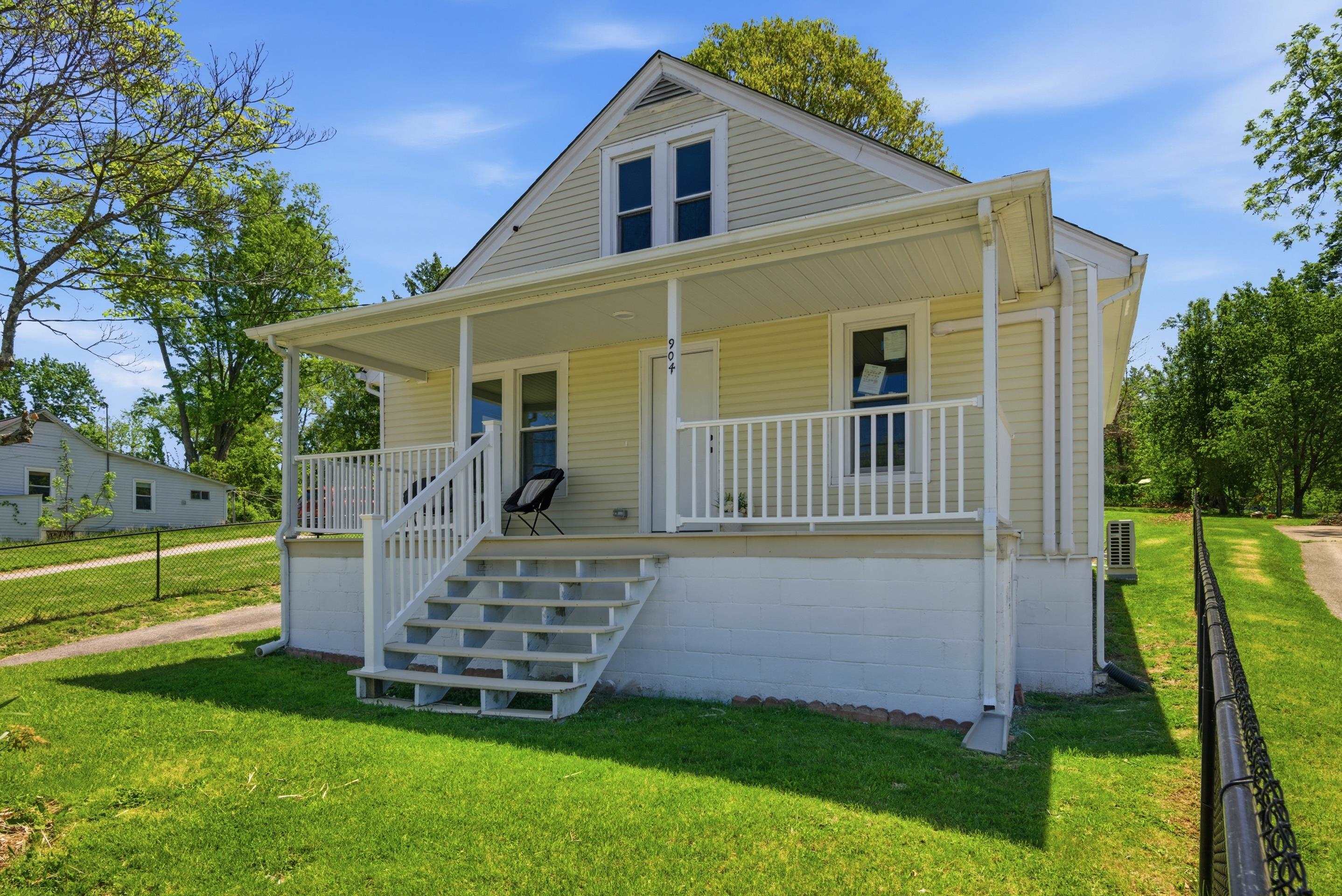 904 GILES Road