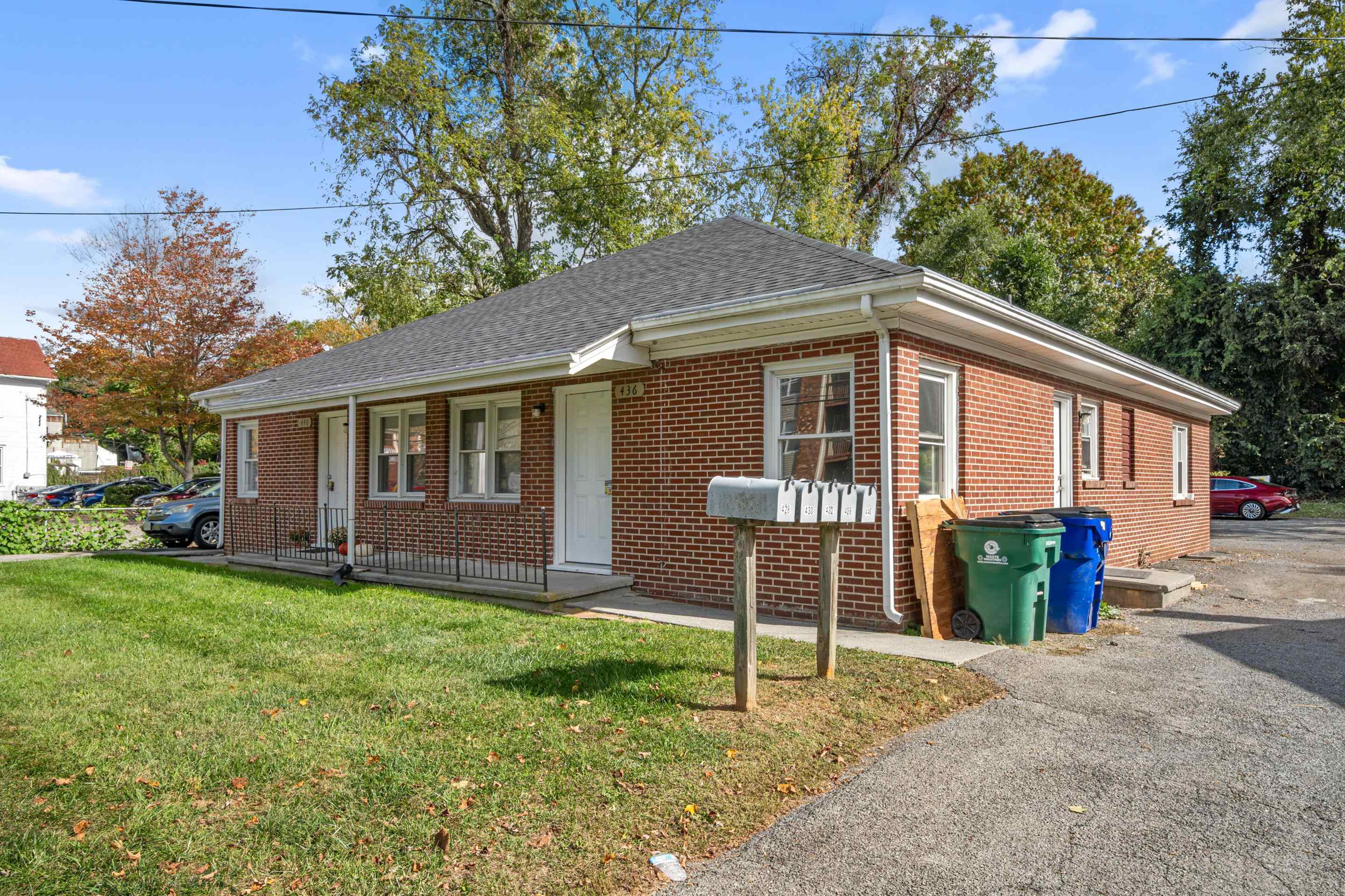 428 Roanoke Street E
