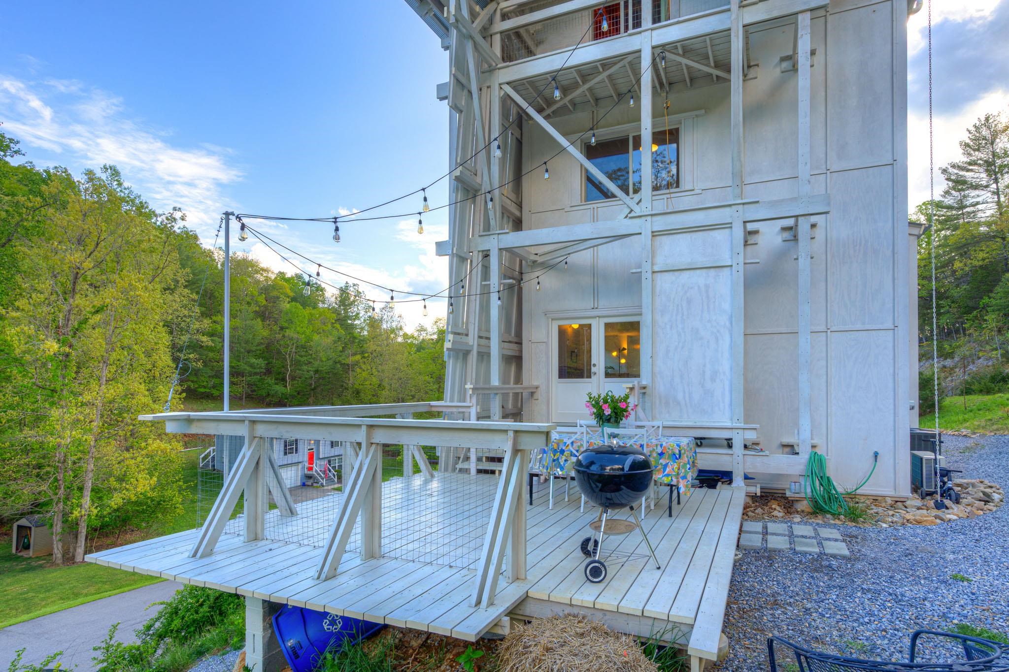 300 John Lemley Lane SE