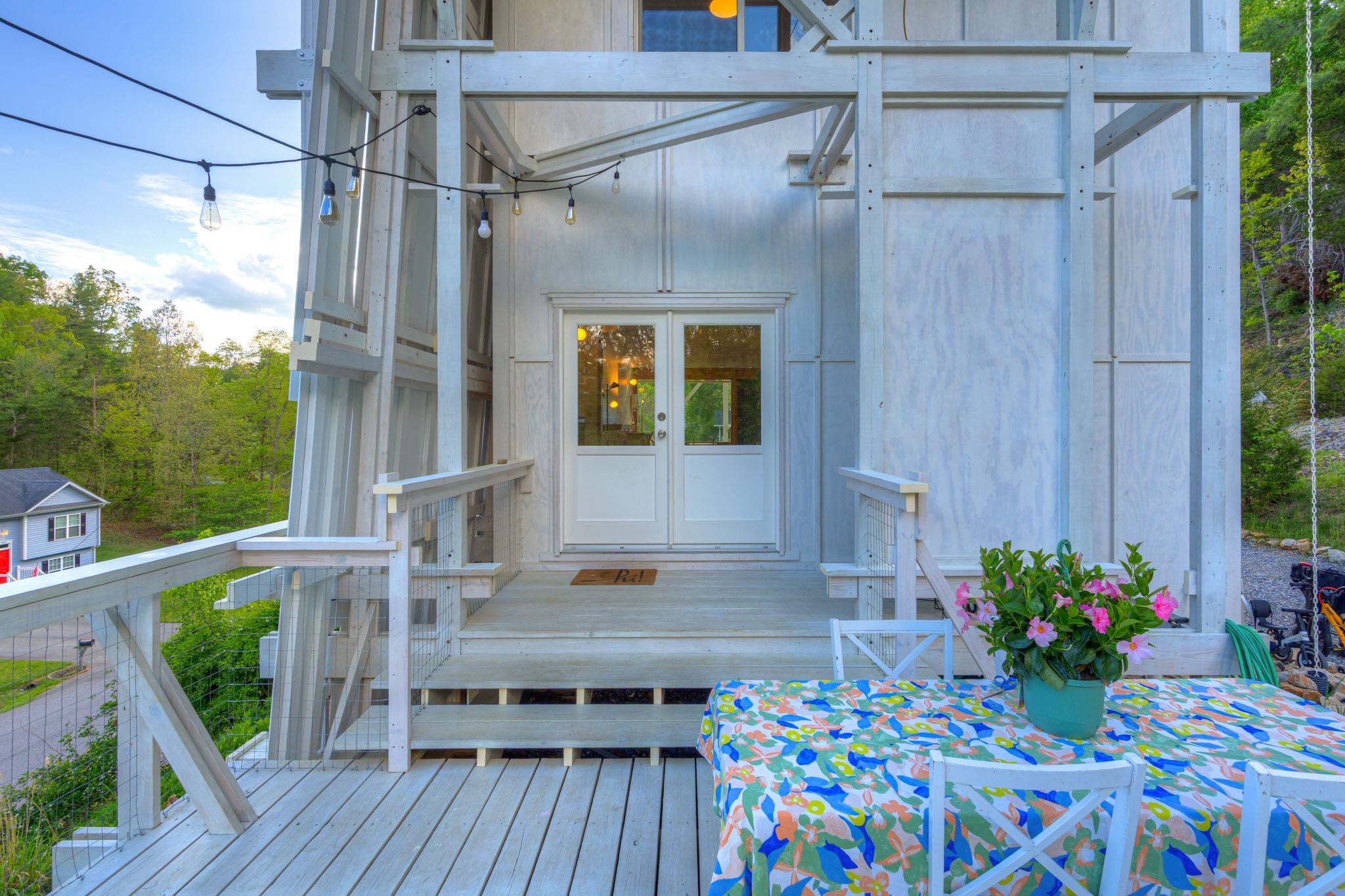 300 John Lemley Lane SE