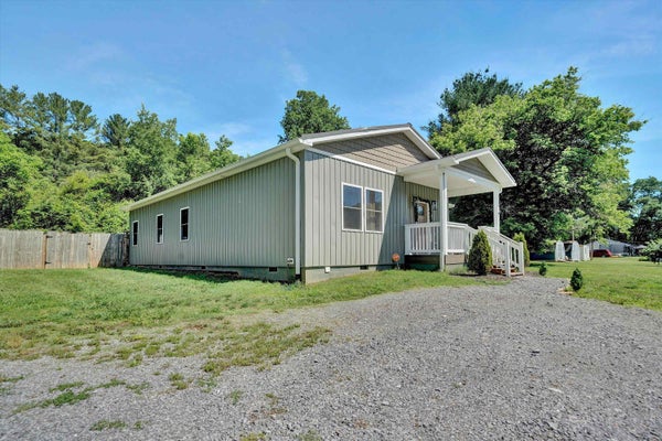 1870 WOLF CREEK RD, NARROWS, VA 24124 - Image a23d083a4debf68ea1e1af9ca2db3cb0/4139017005
