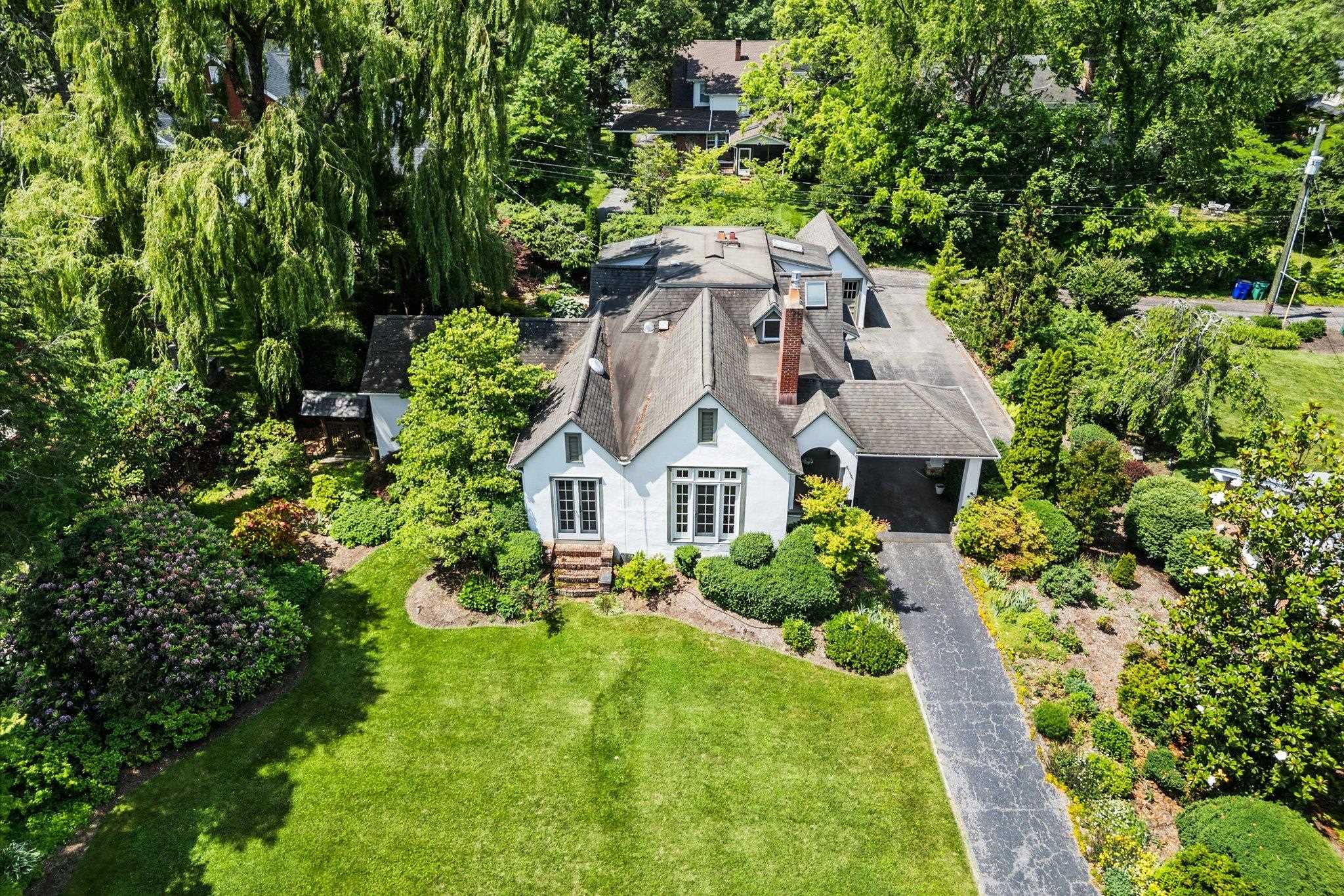 706 DRAPER Road SW