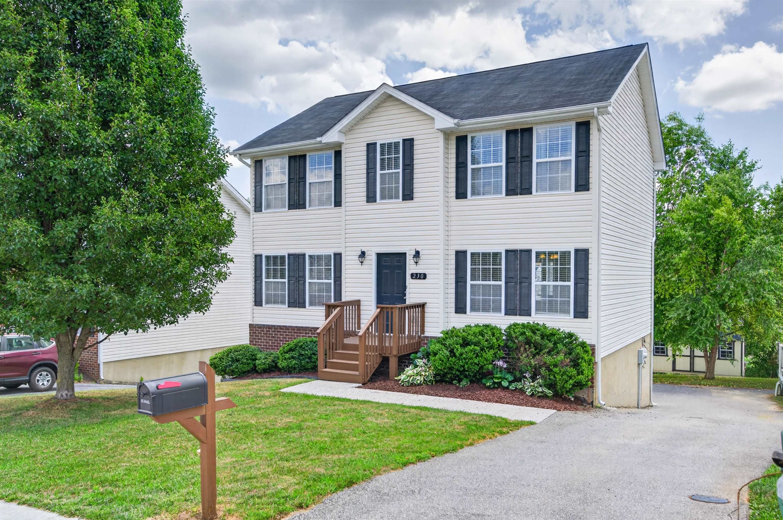 230 CHELSEA Loop