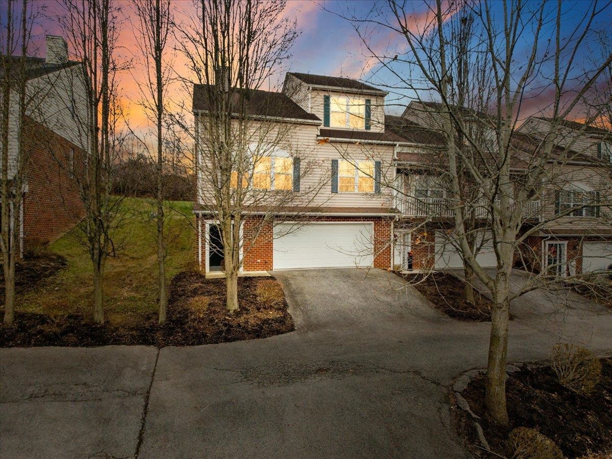 450 TALL OAK Boulevard