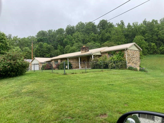 450 MOUNT PLEASANT RD, CHRISTIANSBURG, VA 24073 - Image b1237310abdabf85015a7c04eec0c8d9/2587025722