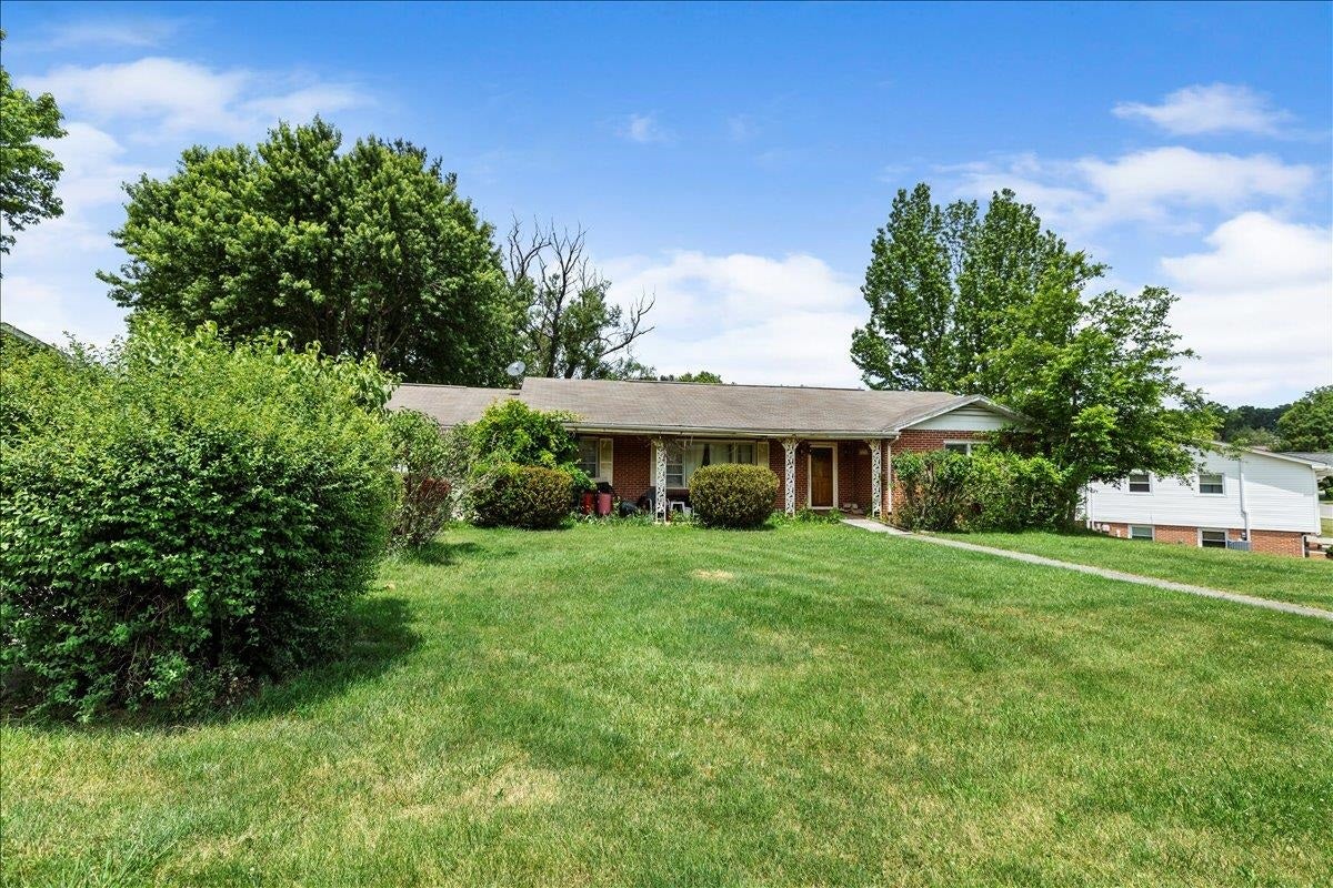 1303 HOPKINS Drive