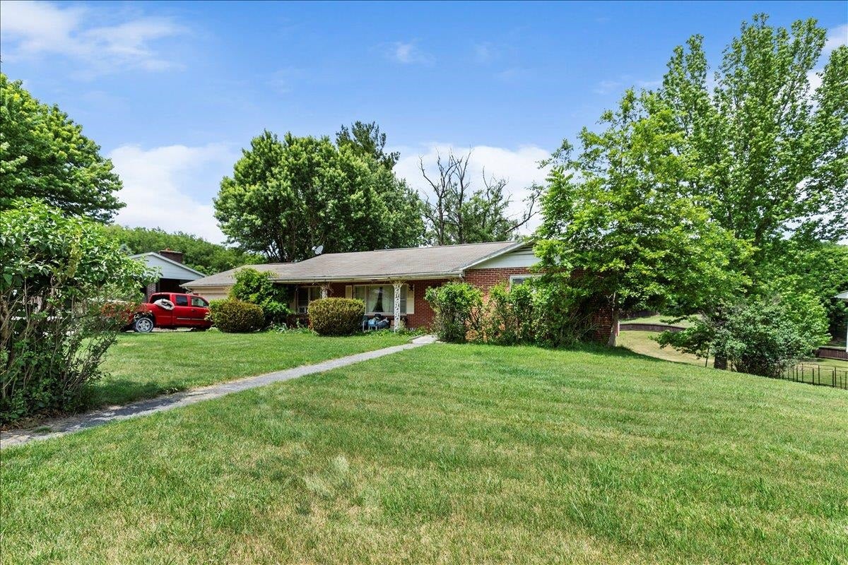 1303 HOPKINS Drive