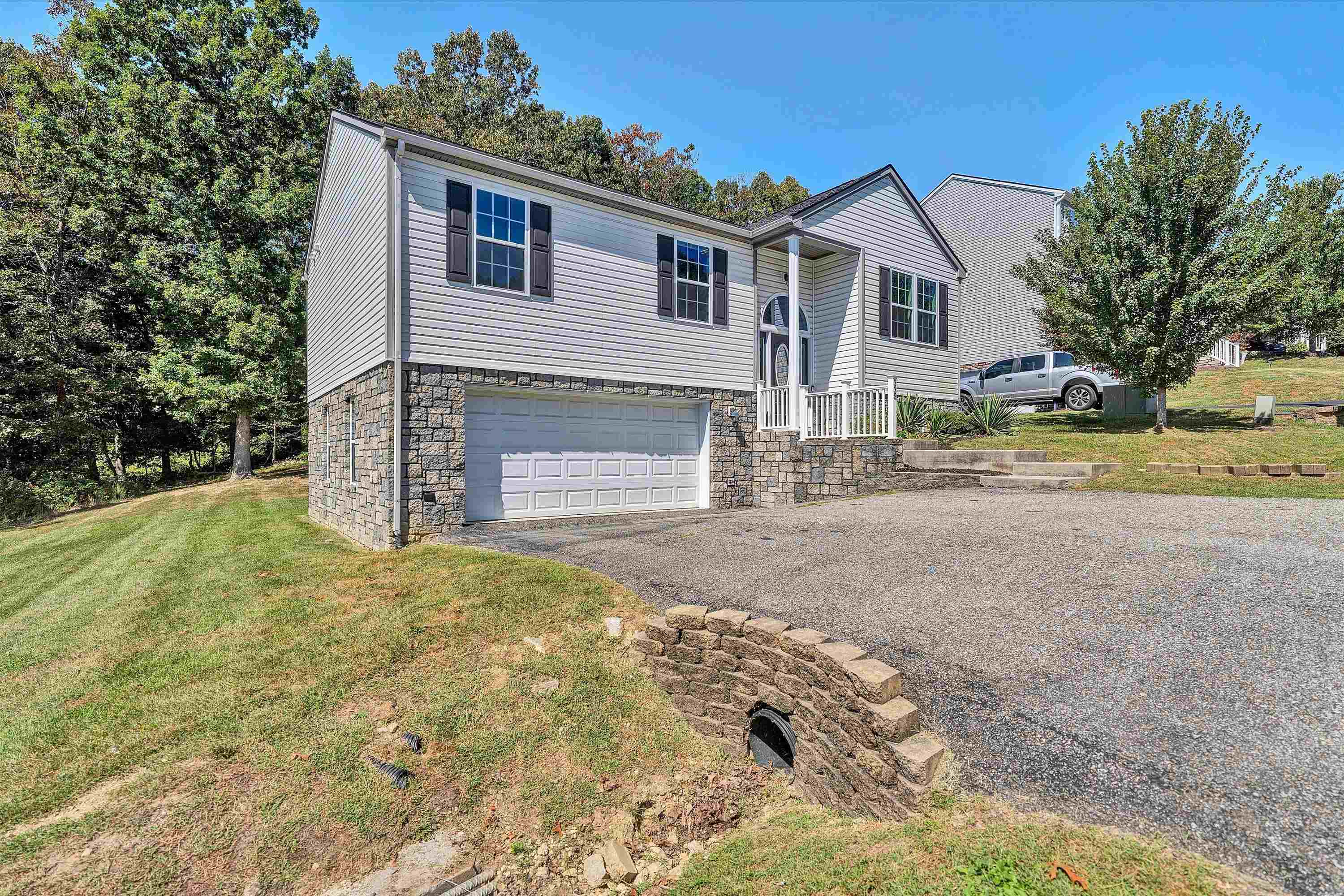 335 ROBIN HOOD Drive