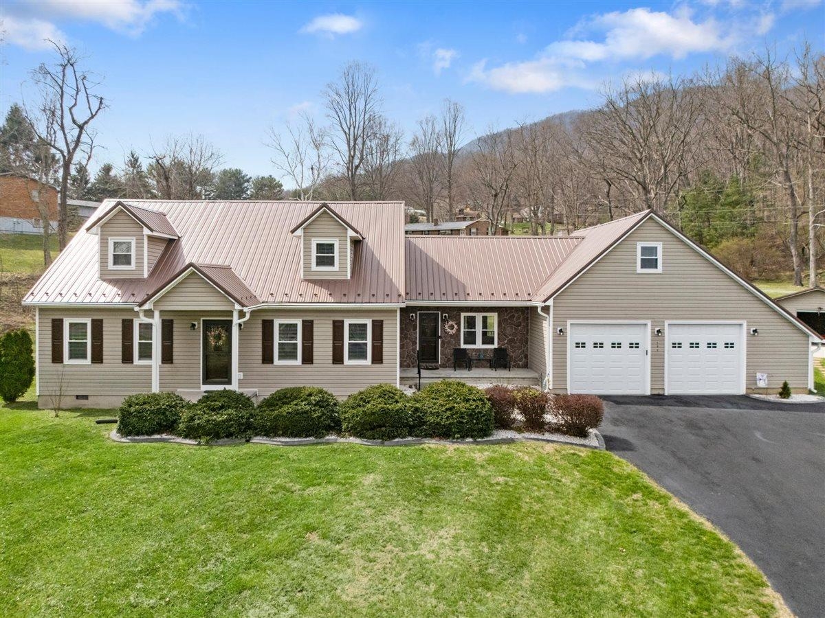 184 FARLEY Circle