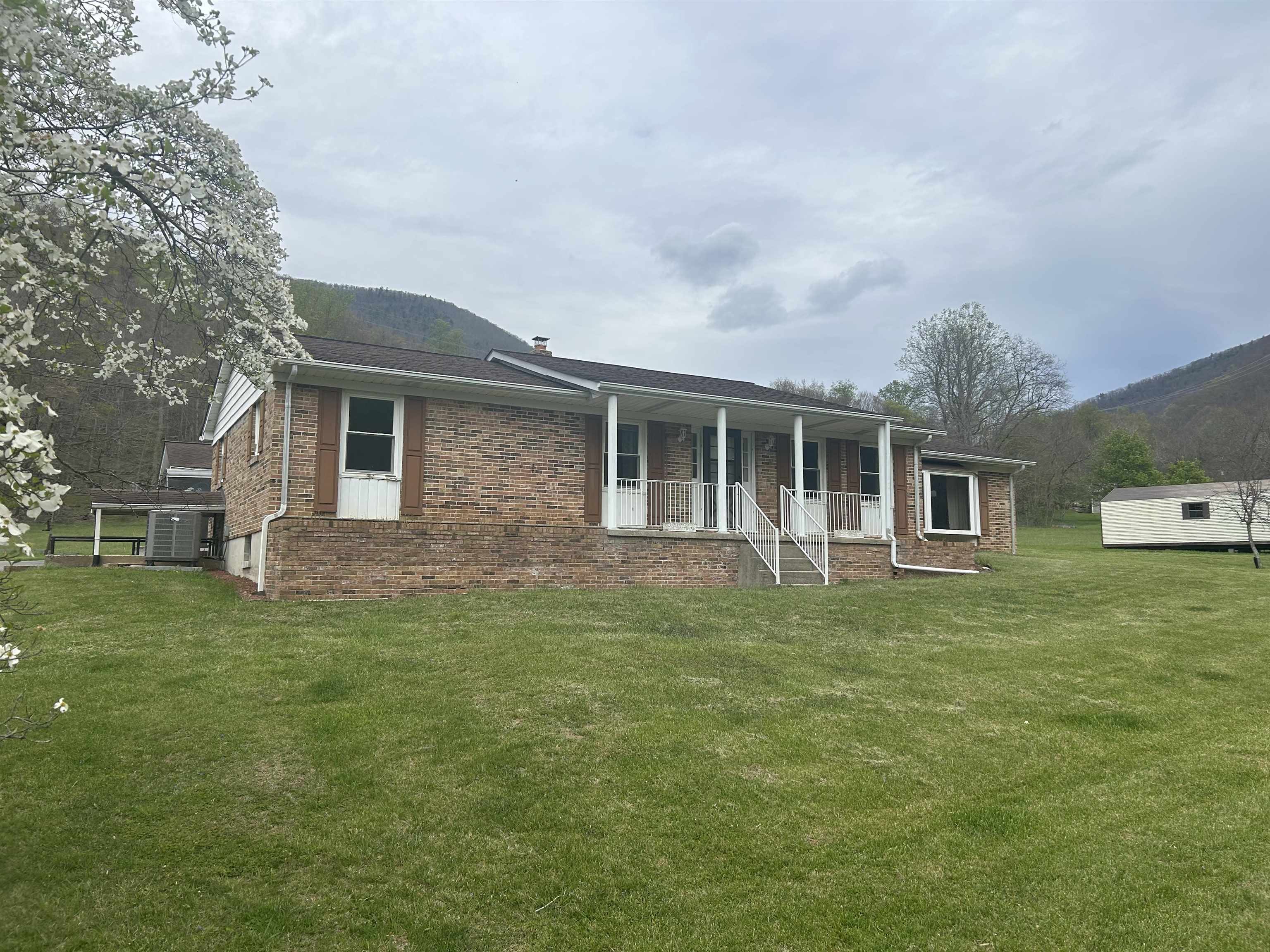 1838 CASCADE Drive