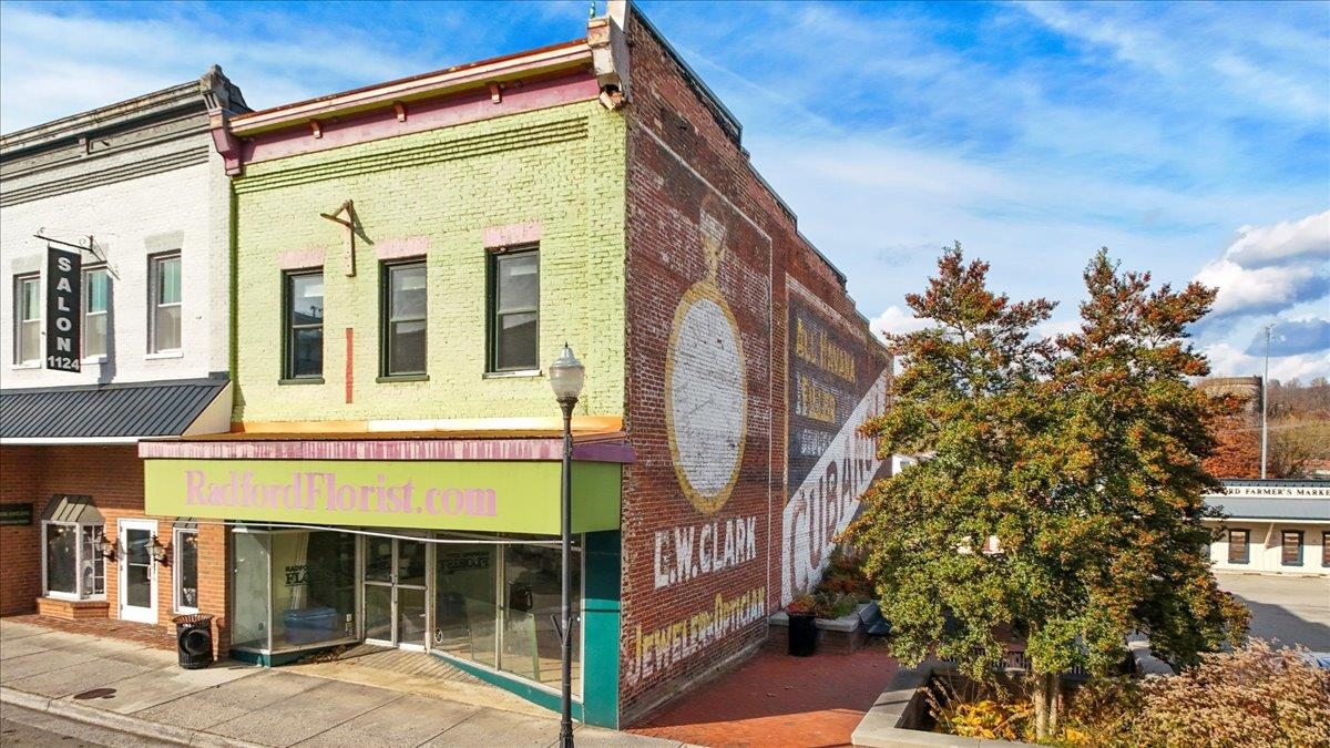 1120 E MAIN Street