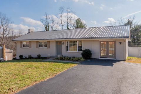 230 MONTGOMERY Street NE Christiansburg VA 24073