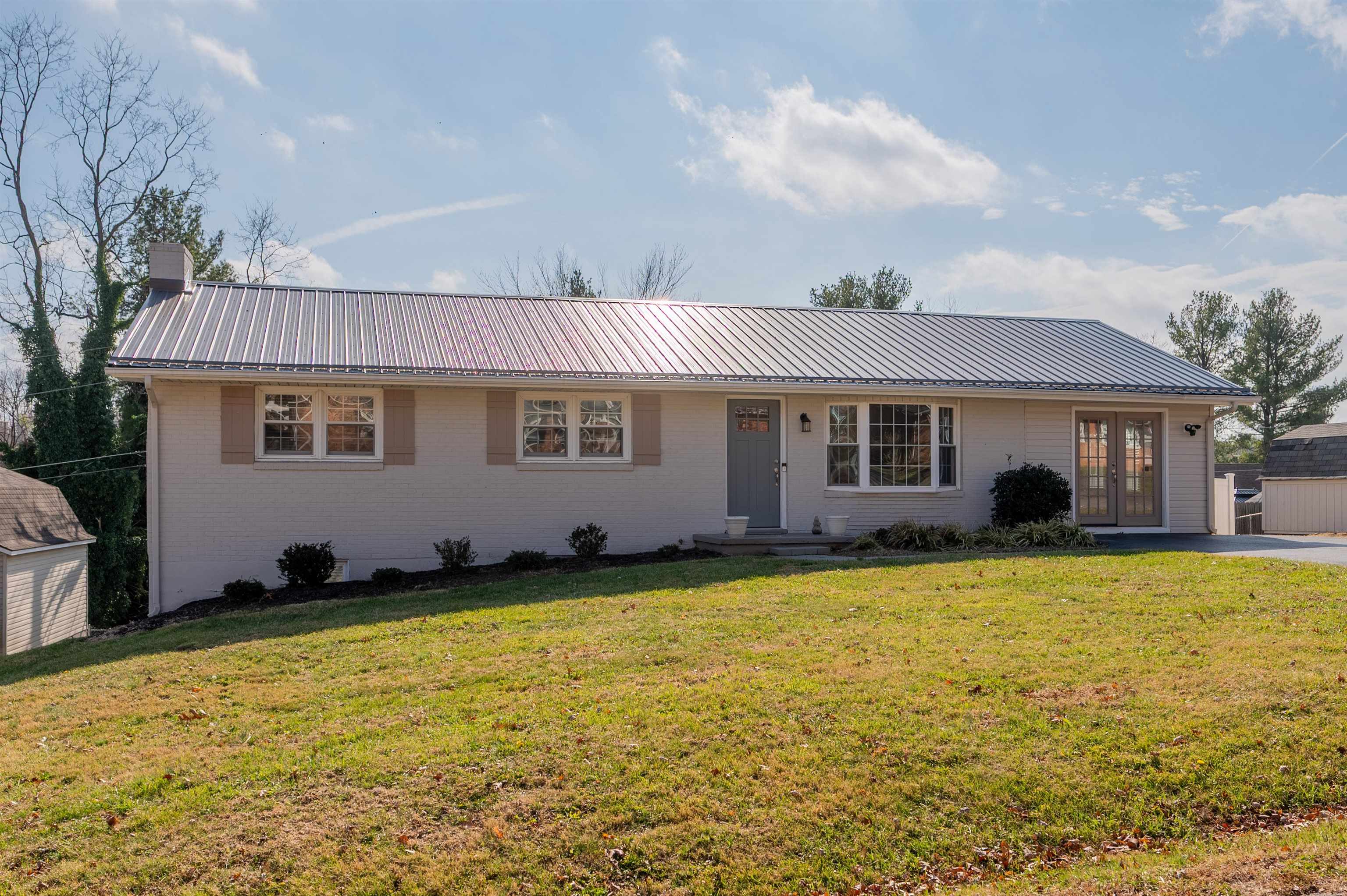 230 MONTGOMERY Street NE