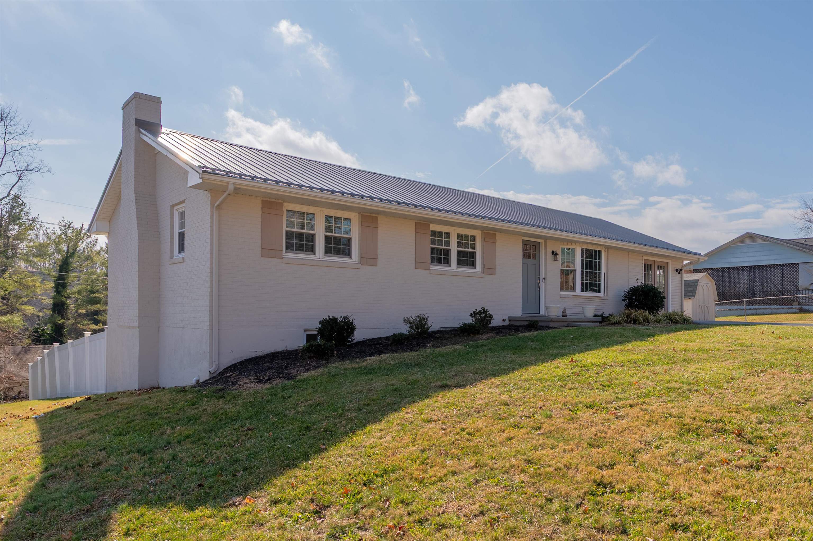 230 MONTGOMERY Street NE