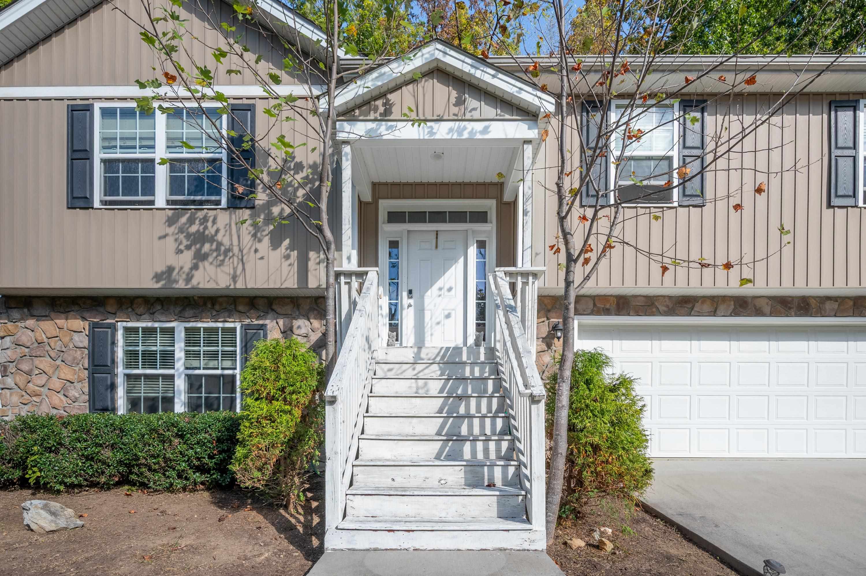 1048 St Clair Lane