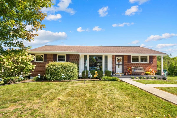 106 ROSELAND DR, CHRISTIANSBURG, VA 24073 - Image c51a0d70283f80eac9fceaedf0ce9d7b/251568975