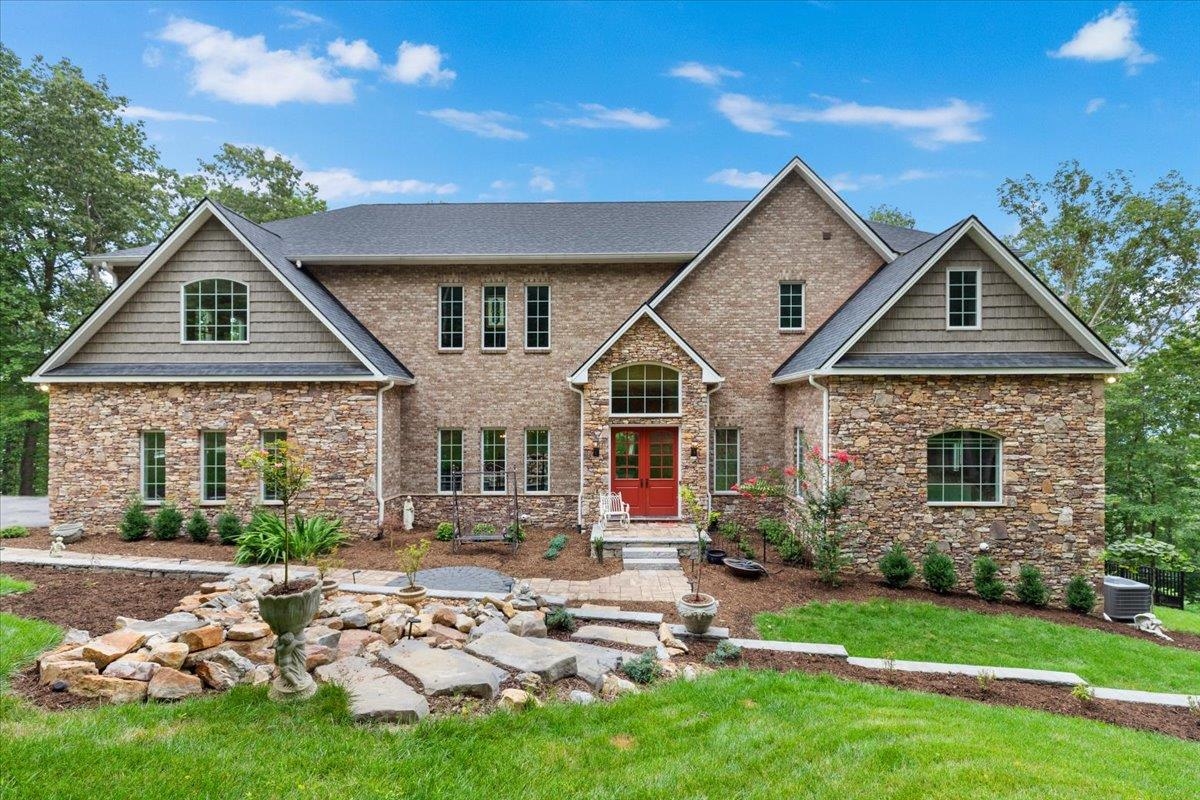 399 Deercroft Drive