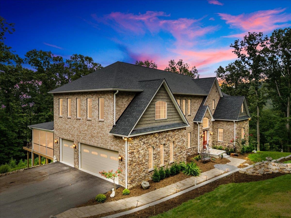 399 Deercroft Drive