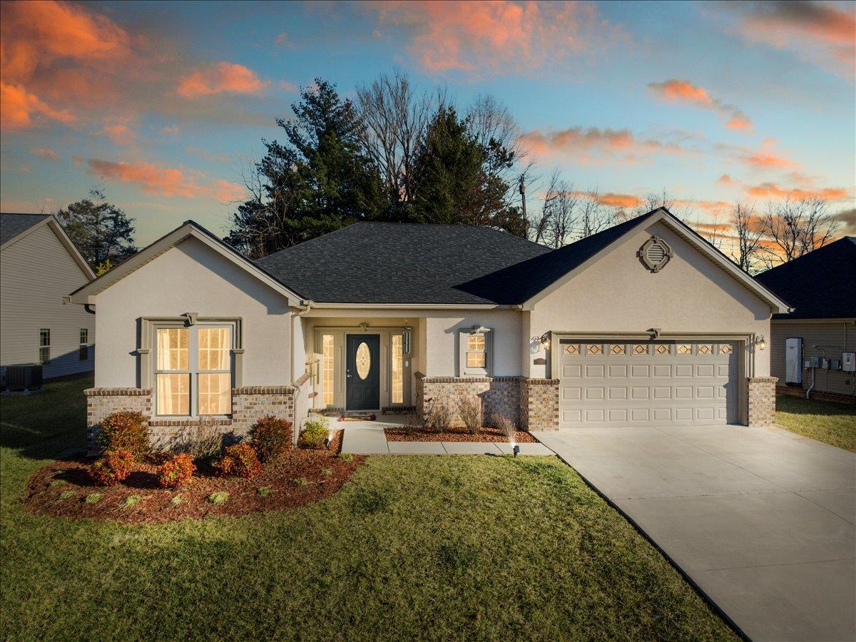 325 Colin Reid Pass NW