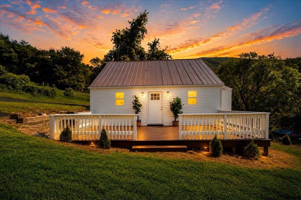 505 NORTHVIEW ST, NARROWS, VA 24124 - Image ce93f4dea093fe17d7b8ef1bf7df8fe1/845237971