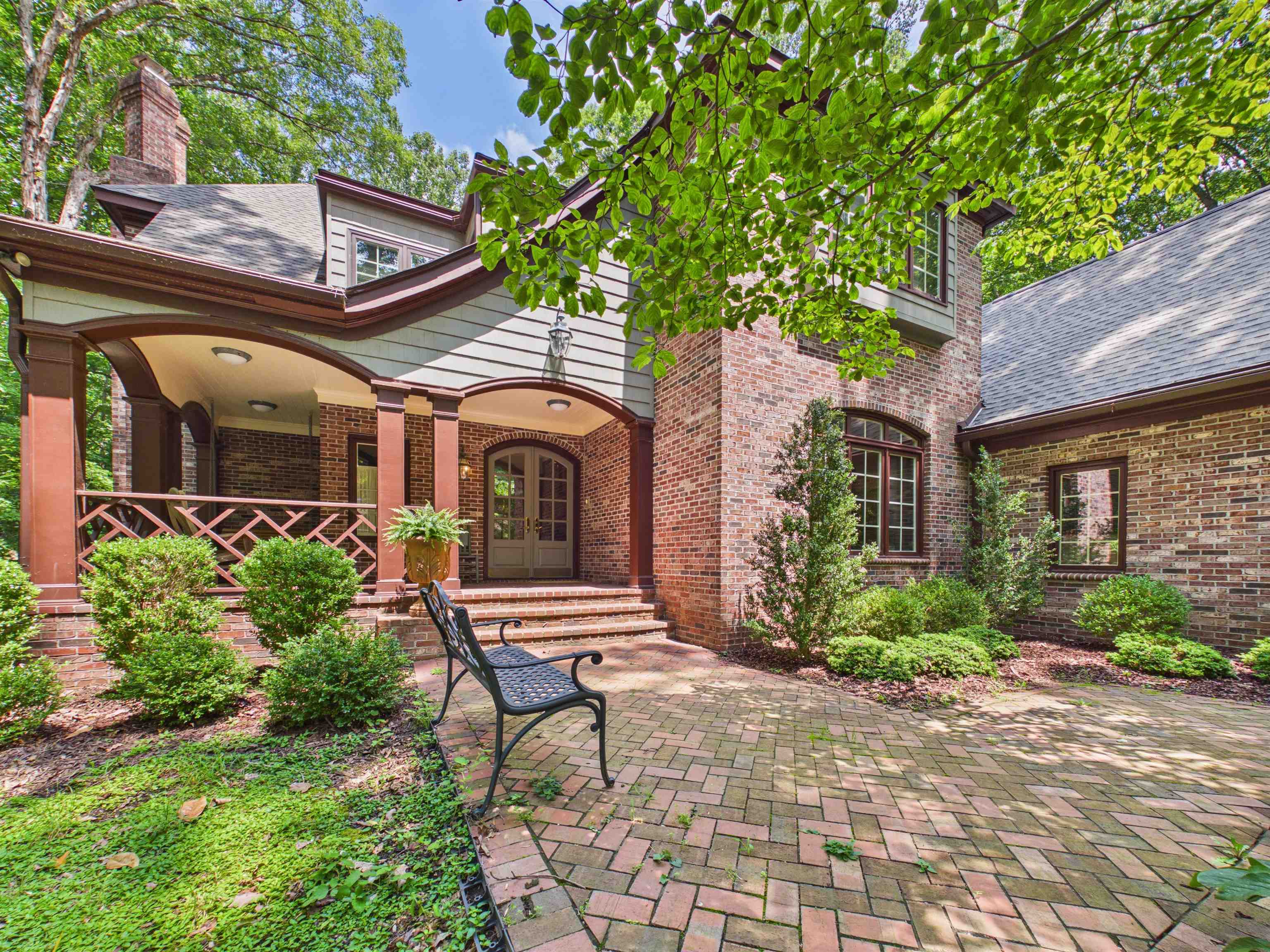 705 SOMERSET Place