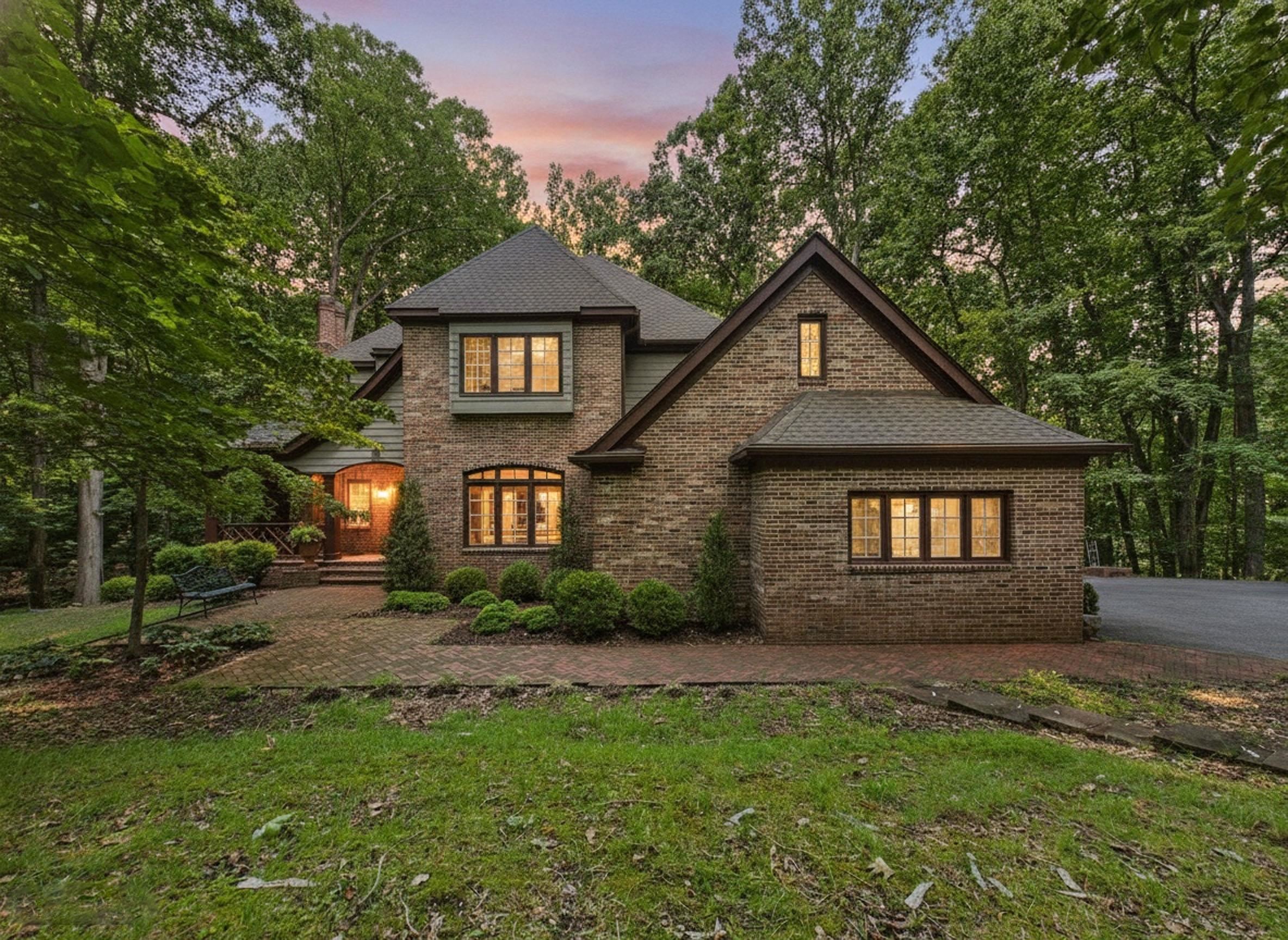 705 SOMERSET Place
