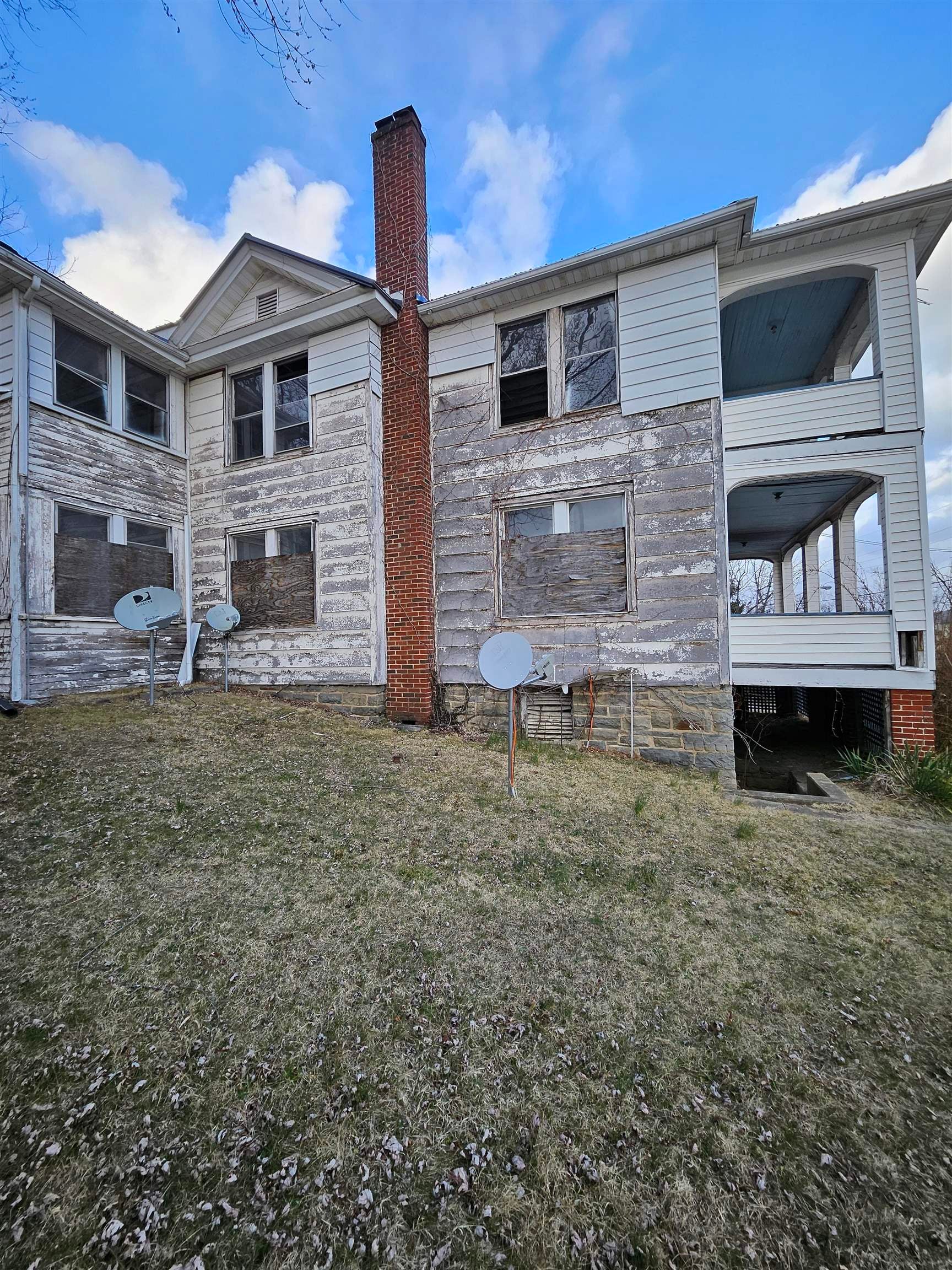 15 Fifth Street NE