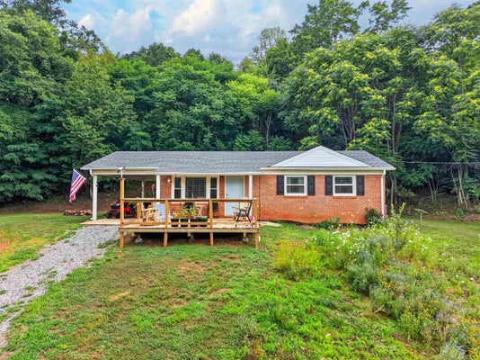 1917 BULL MOUNTAIN RD, STUART, VA 24171 - Image e13f1a694985eff96dfc45a65ad4e560/291004376