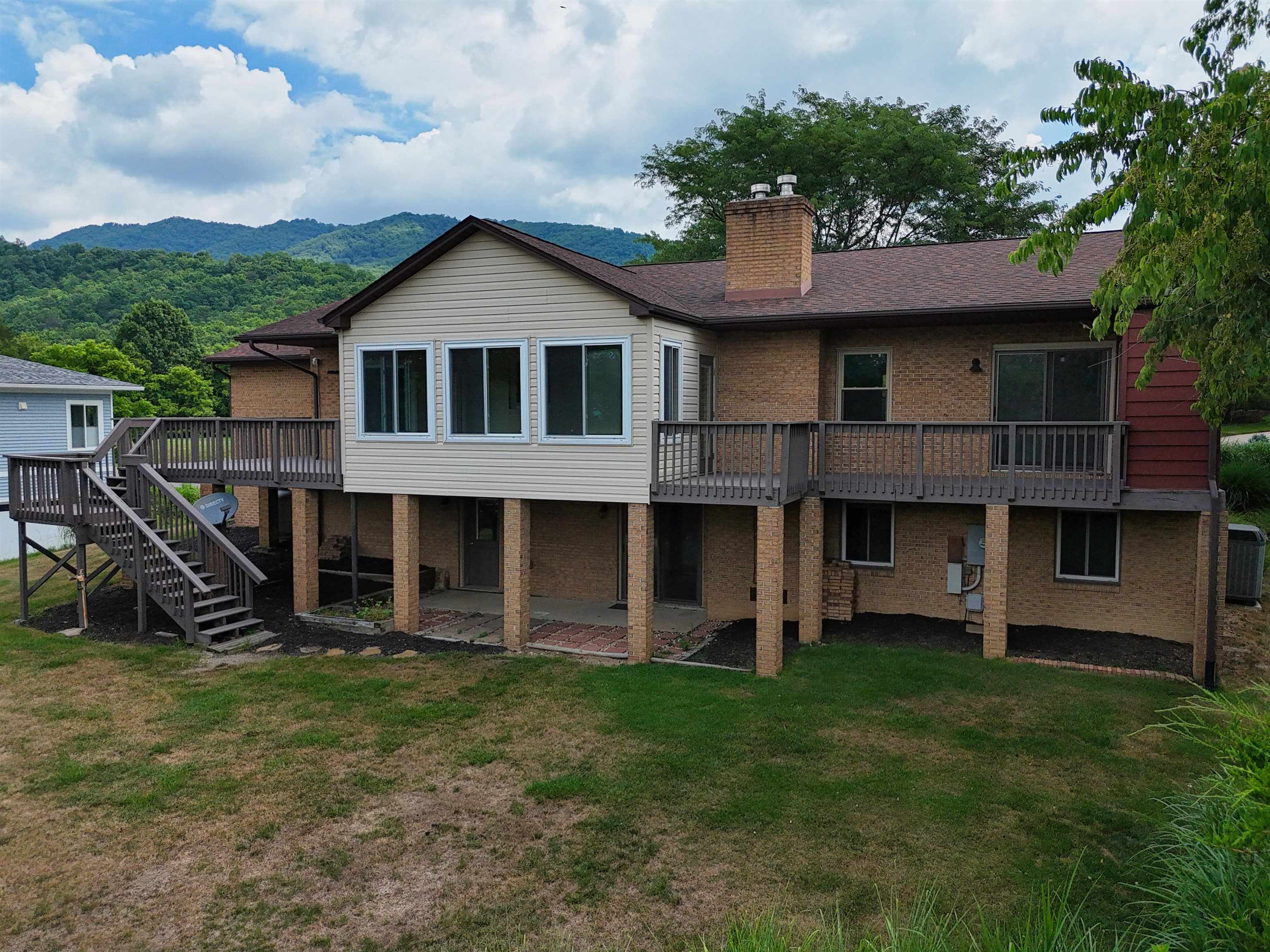 1729 MOUNTAINSIDE Drive