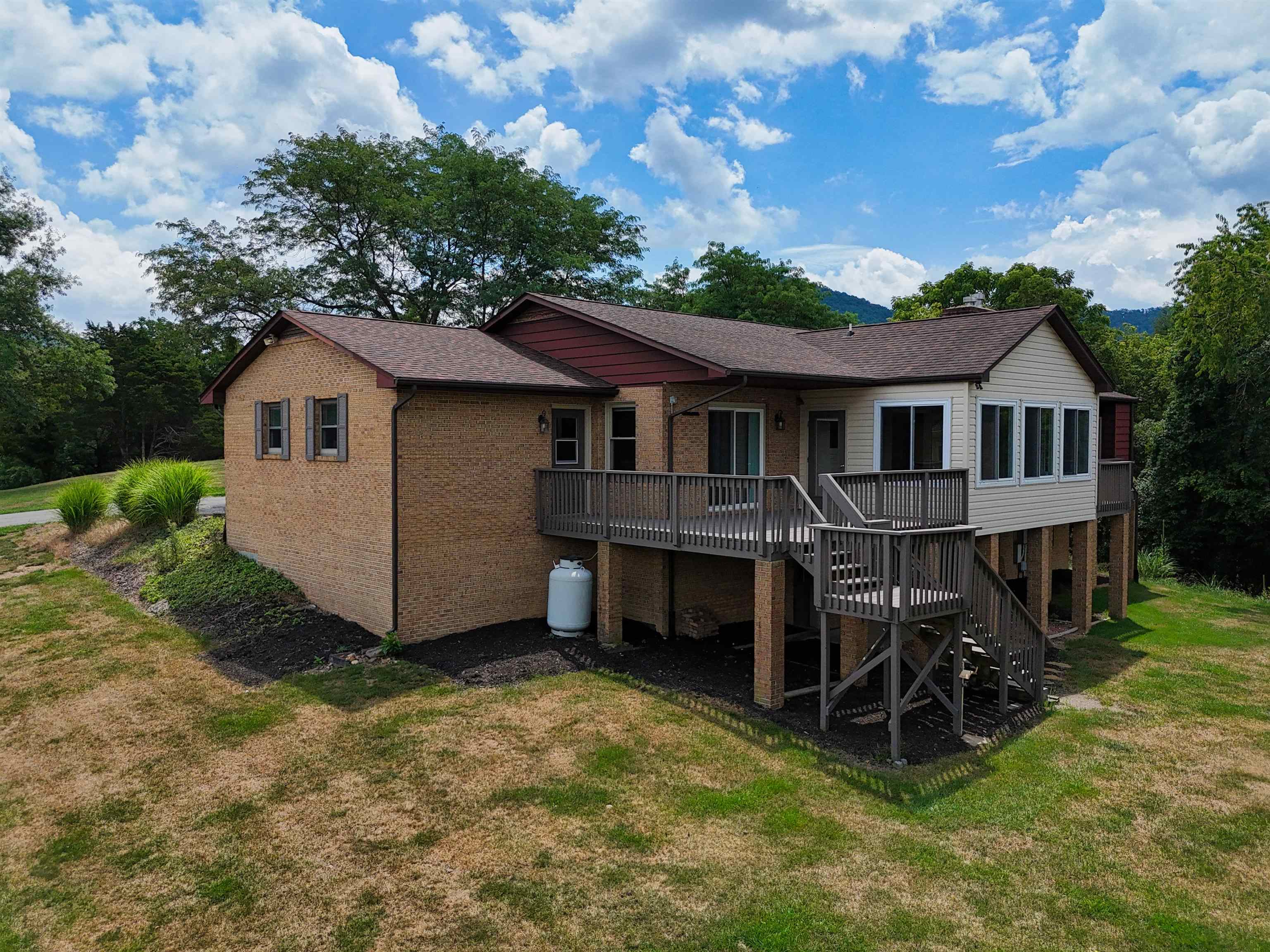 1729 MOUNTAINSIDE Drive