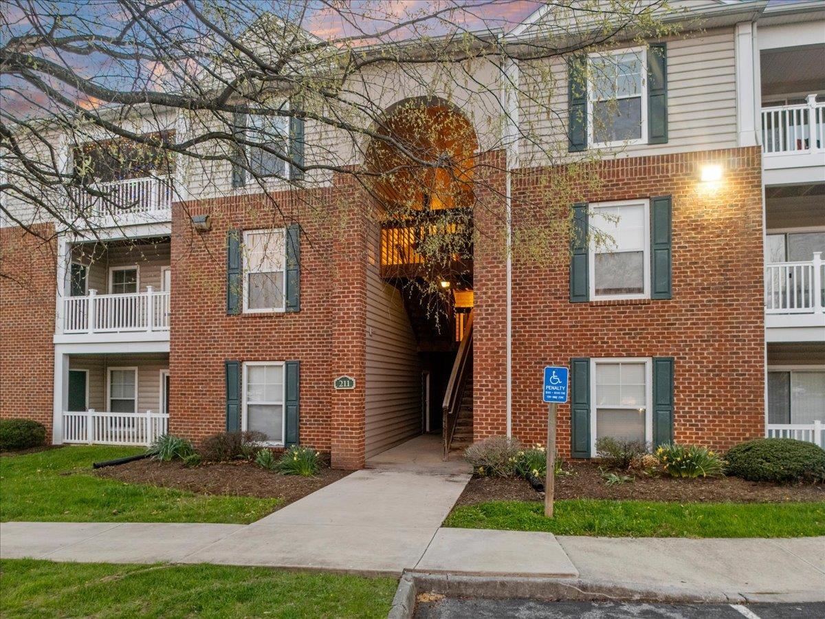 211 S KNOLLWOOD Drive 2305