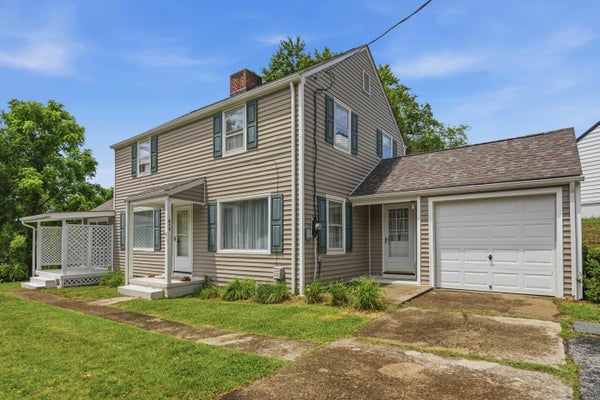 714 HIGH ST, PEARISBURG, VA 24134 - Image ec6f607f38bceceec49b0f50bc401a77/3422435871