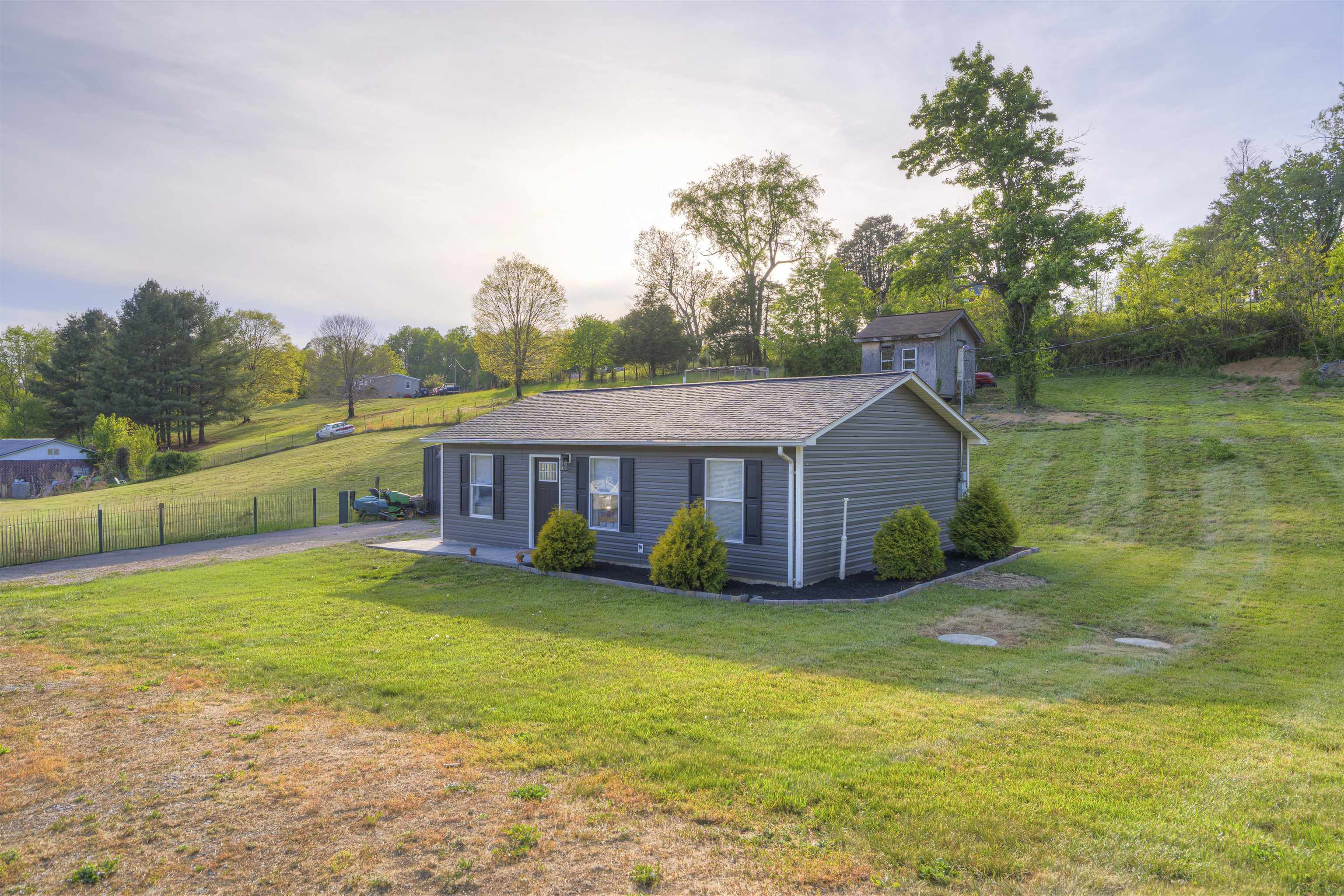 134 SINKING CREEK Road