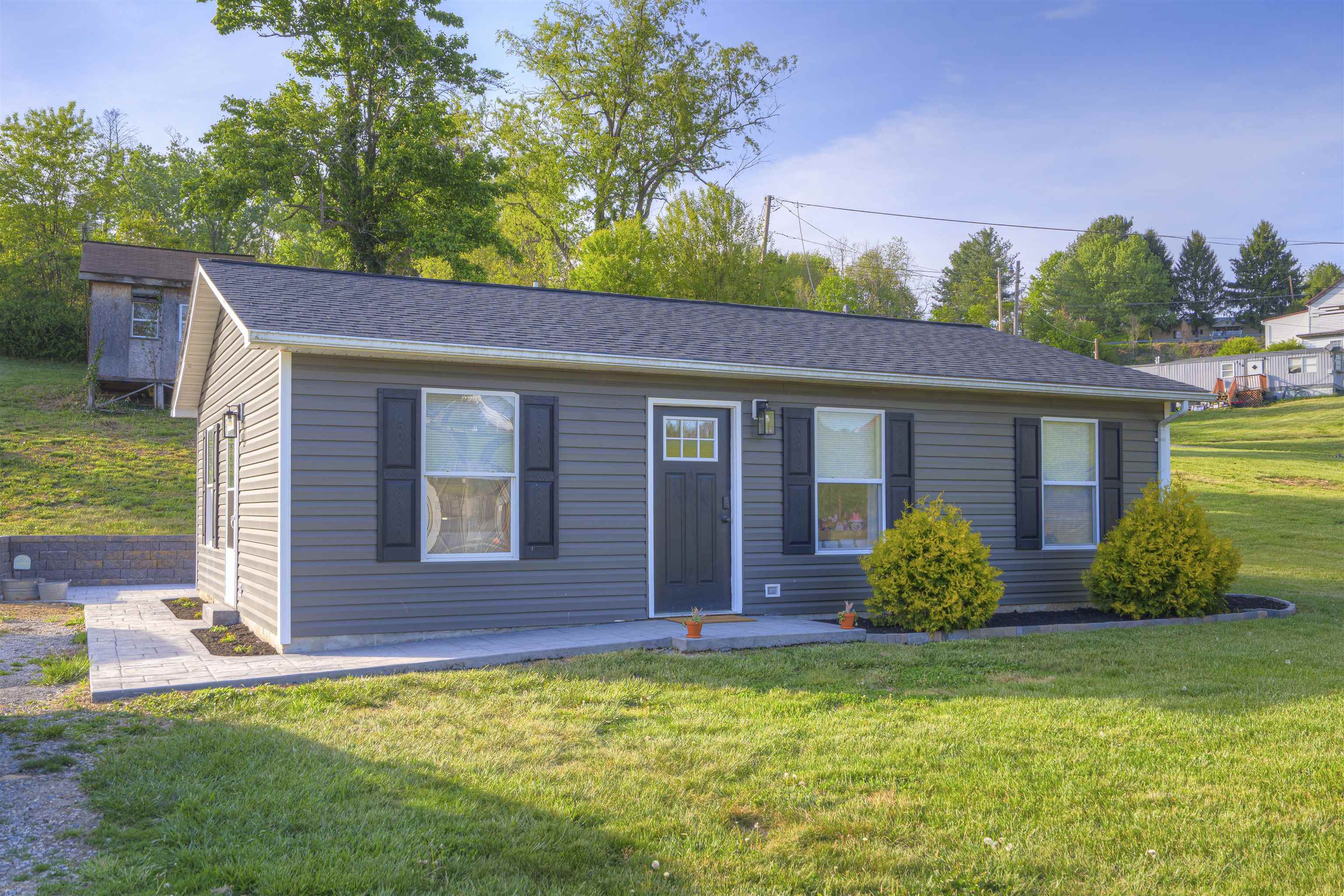 134 SINKING CREEK Road