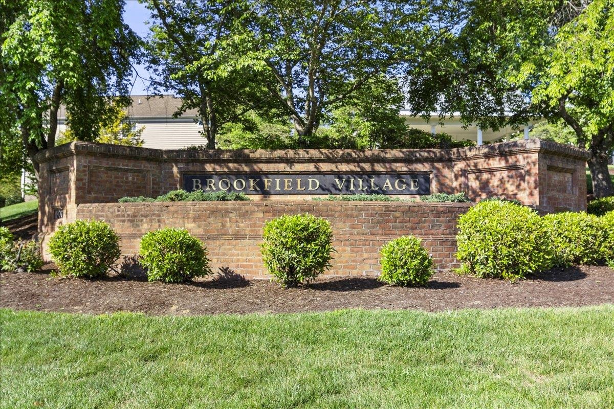 1201 Brook Circle