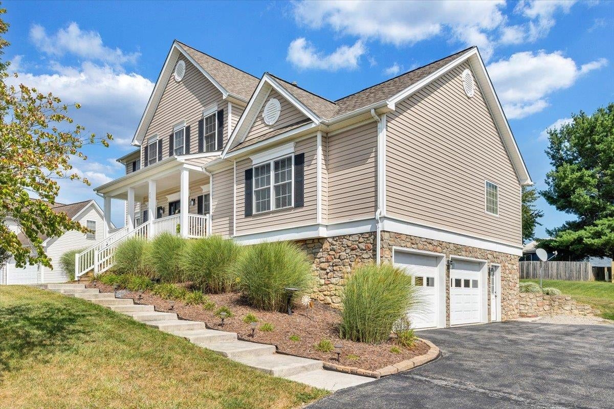 260 Citrine Court NW