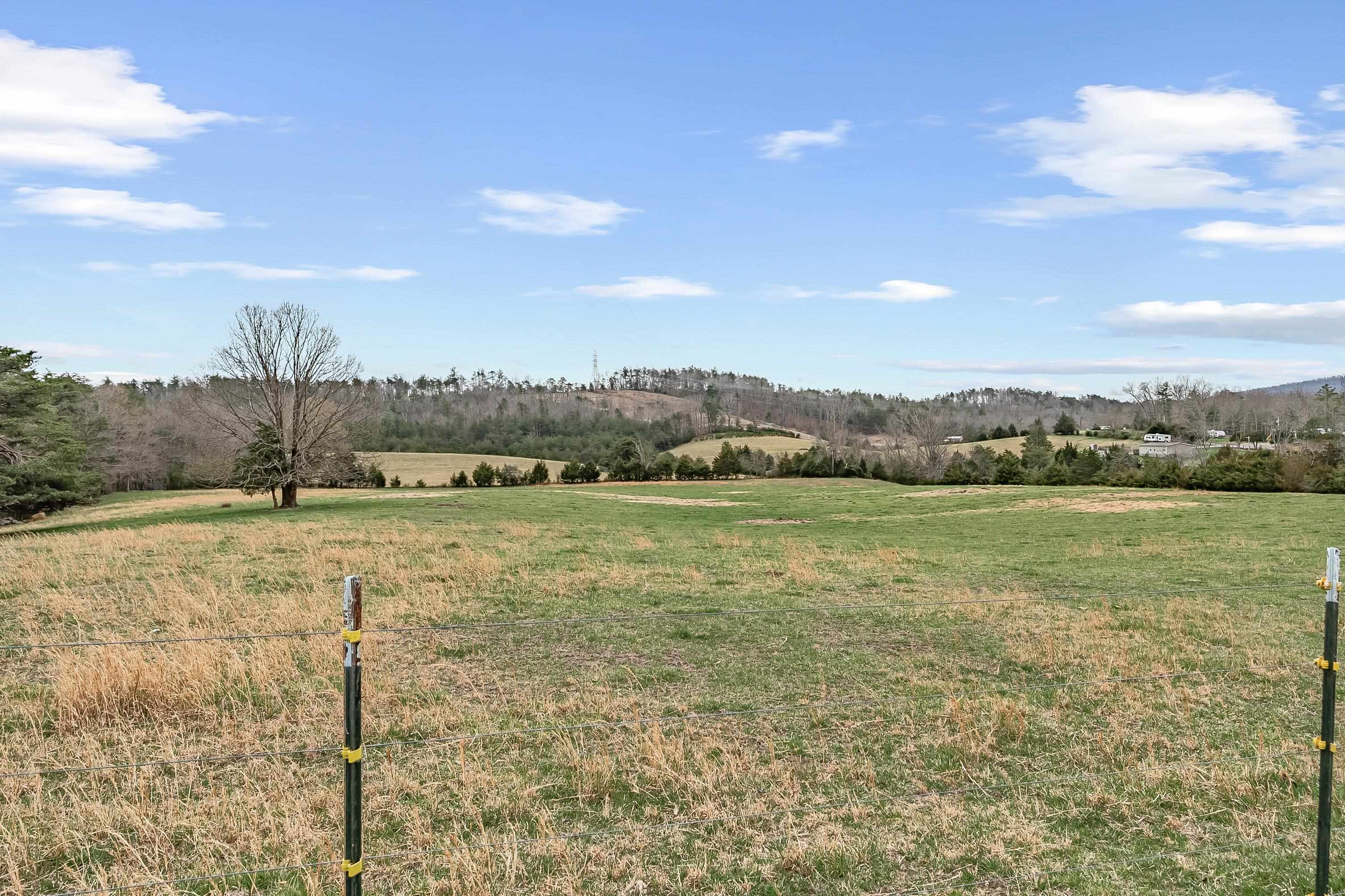 Elliston, Virginia 24087, United States, 3 Bedrooms Bedrooms, ,2 BathroomsBathrooms,Residential,Pending,109108