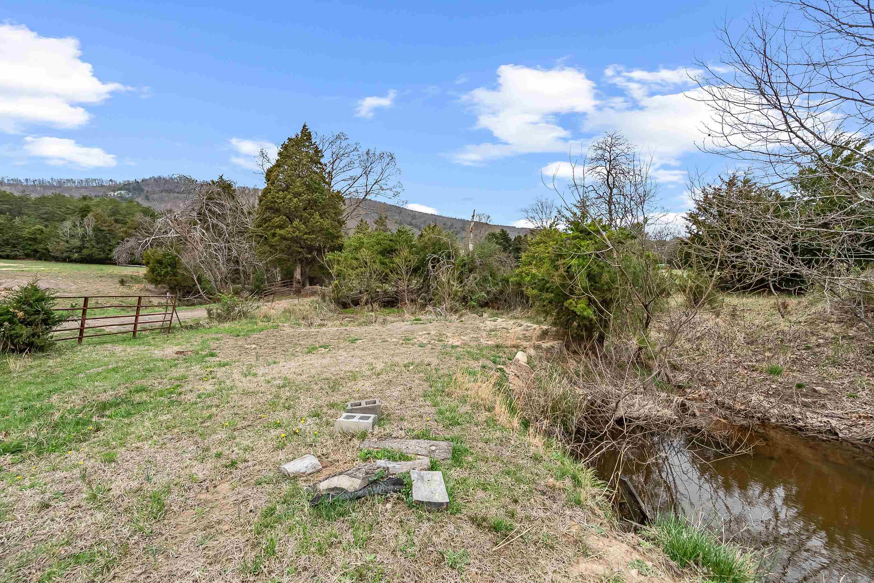 Elliston, Virginia 24087, United States, 3 Bedrooms Bedrooms, ,2 BathroomsBathrooms,Residential,Pending,109108